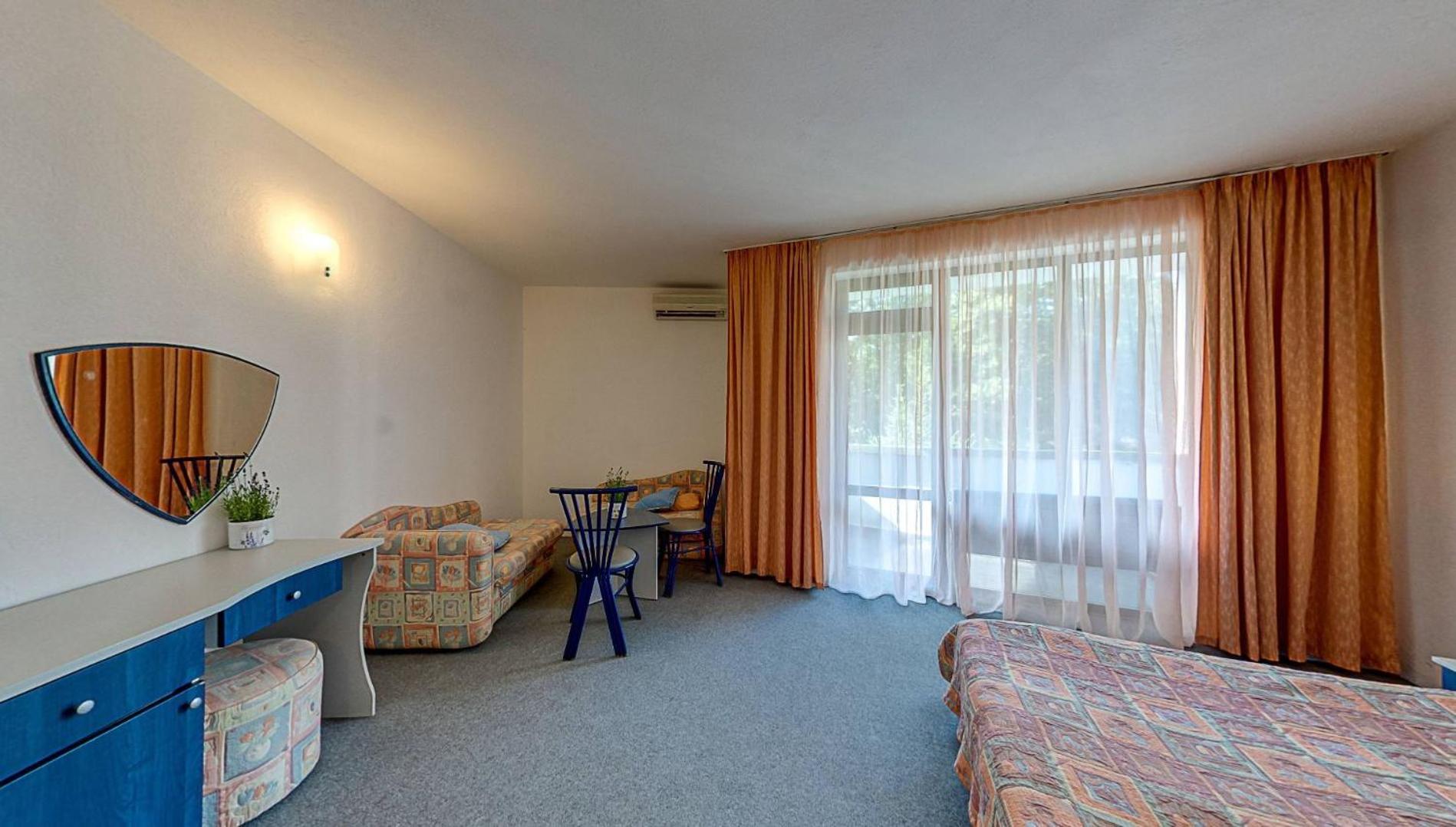 Family Room (2 Adults + 2 Children) photo 3