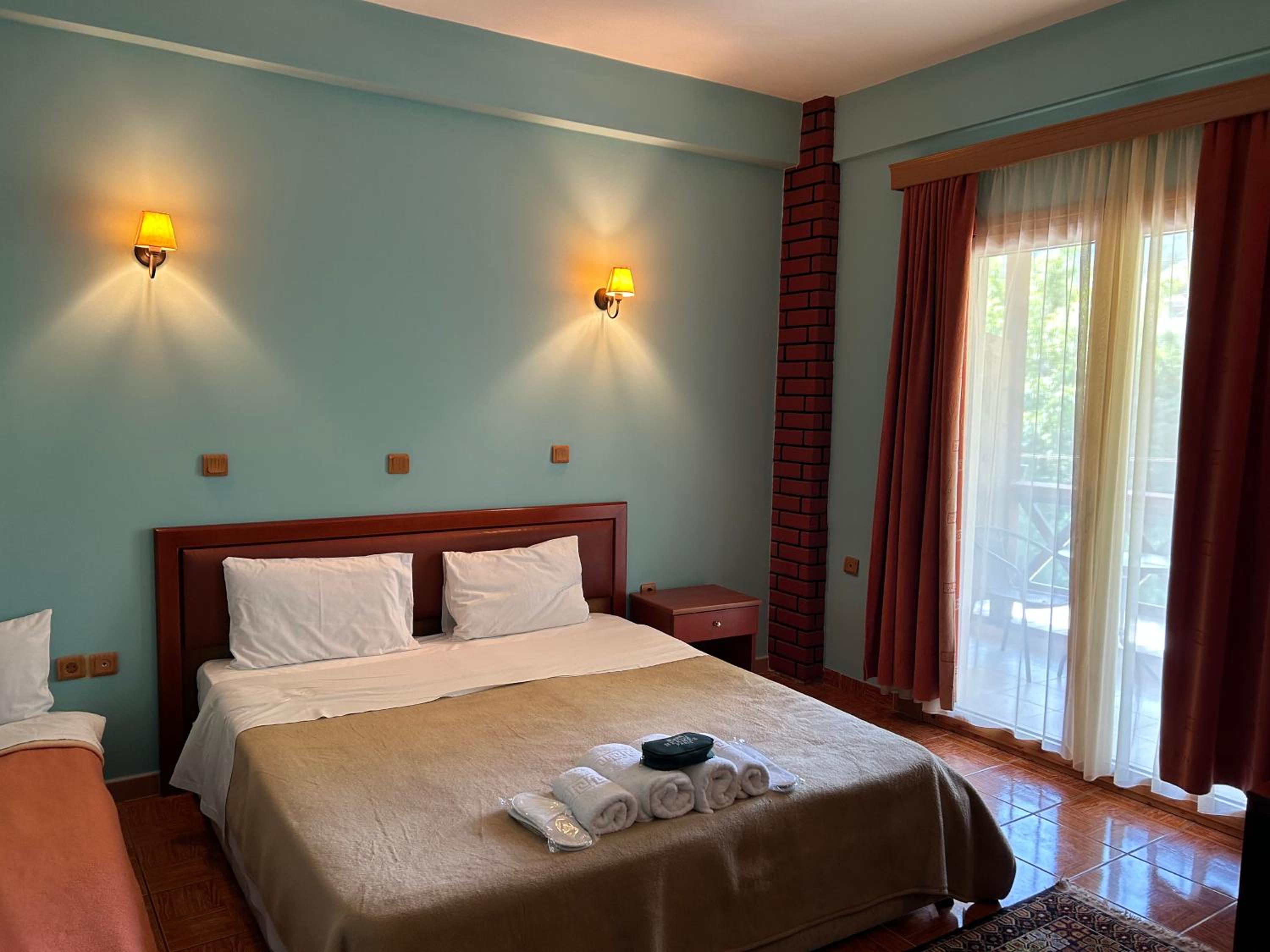 Double or Twin Room photo 3