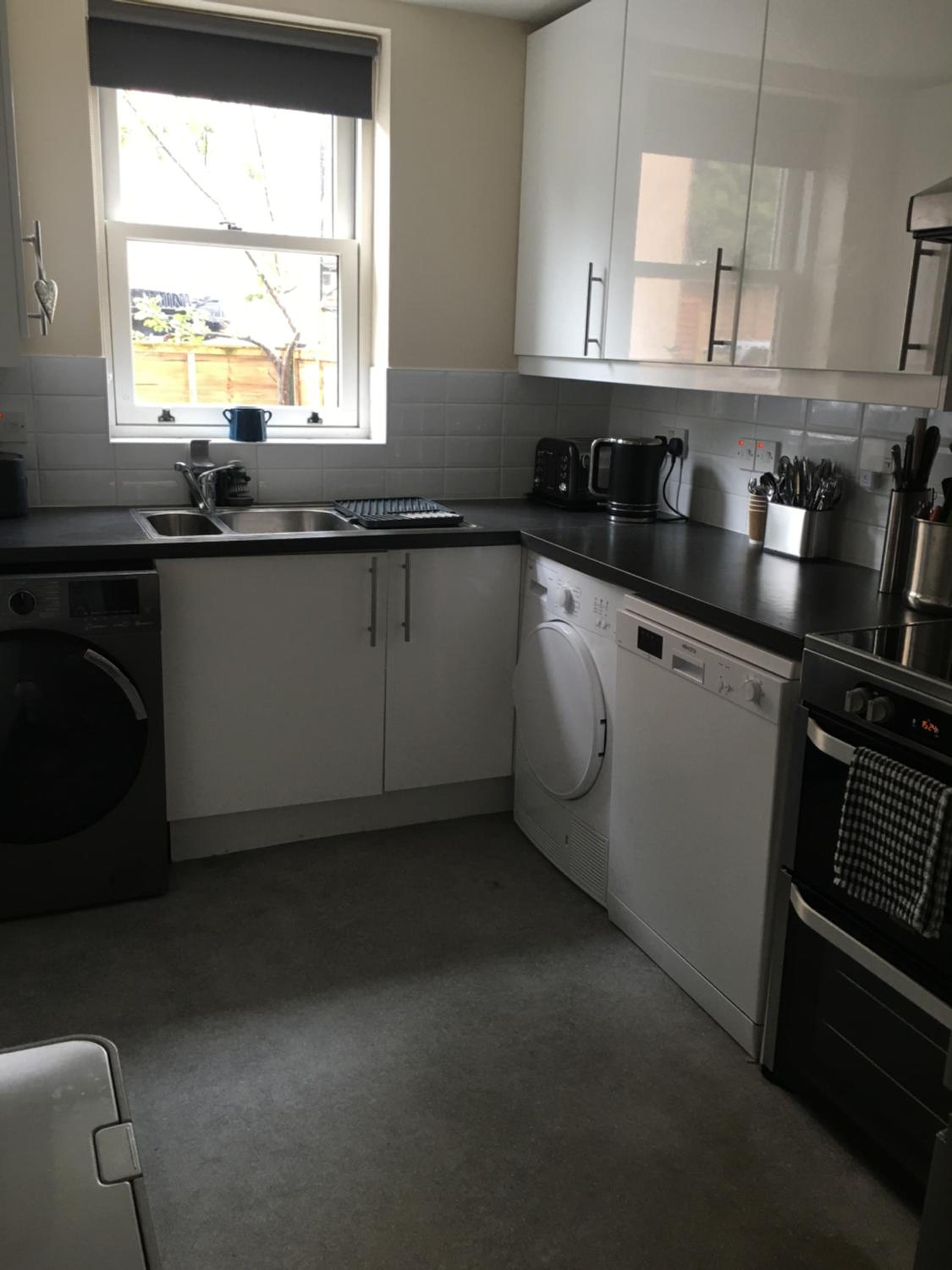 Double Room with Shared Bathroom photo 2