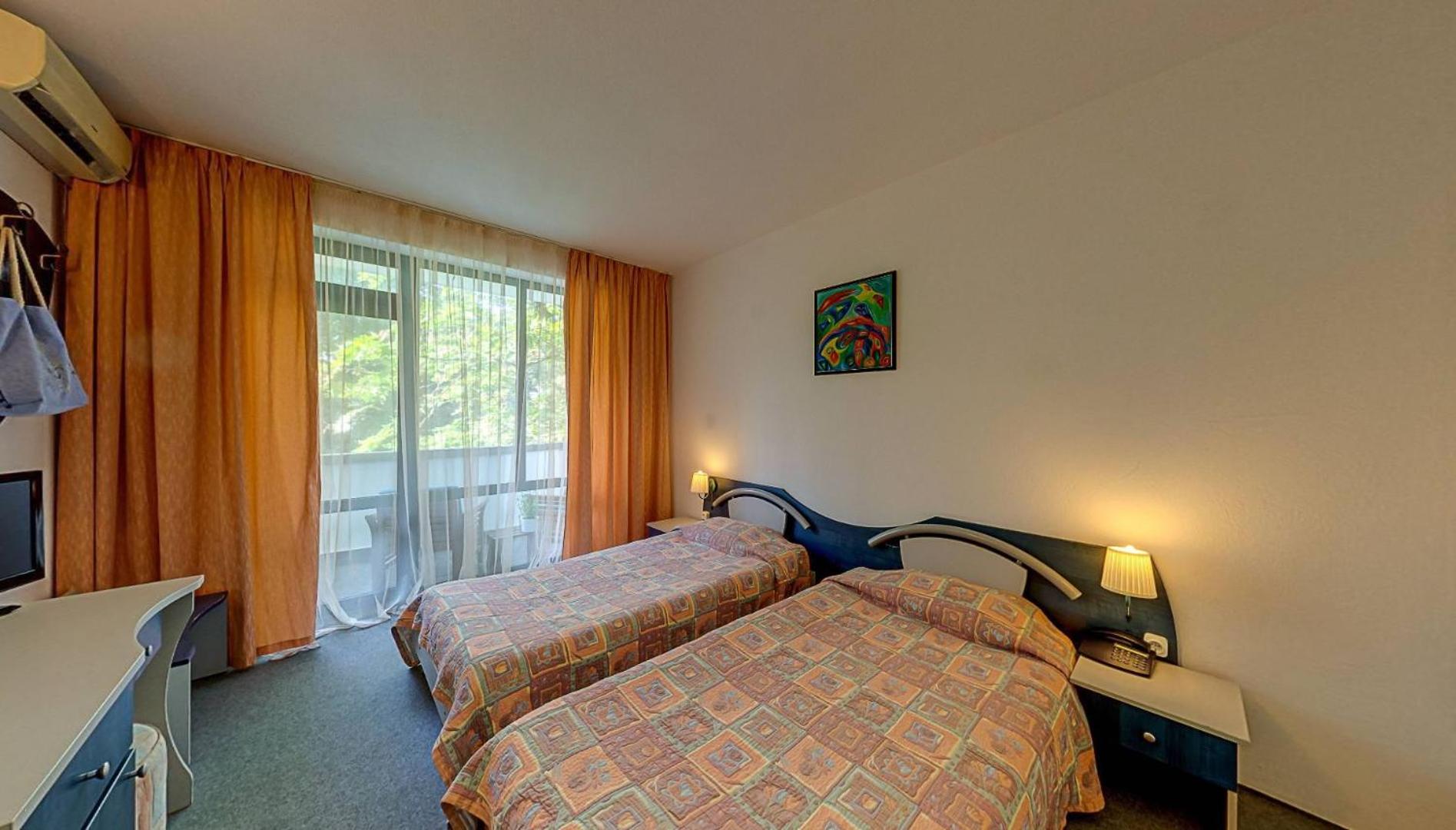 Twin Room with Pool View photo 2