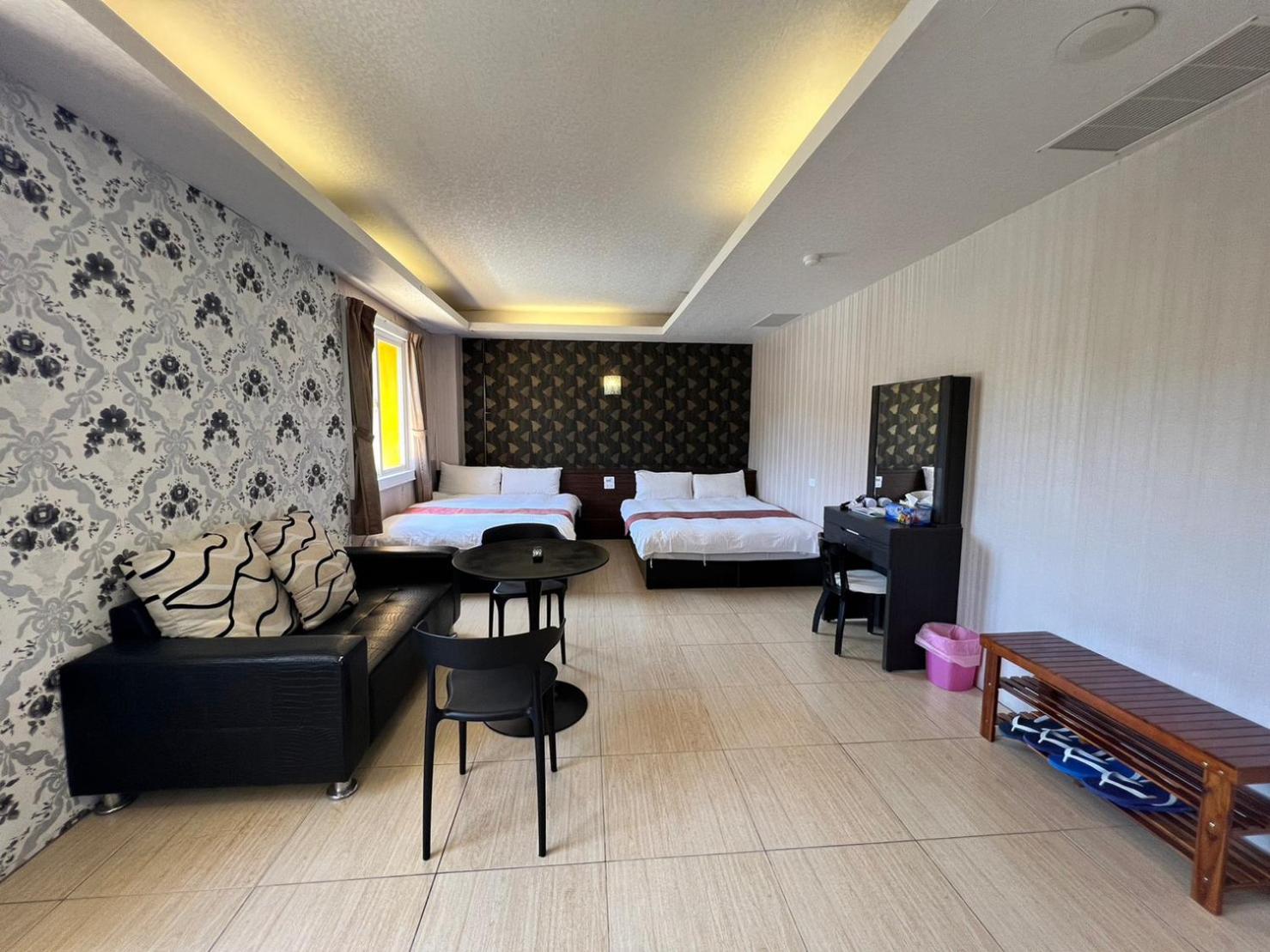 Quadruple Room with Mountain View photo 2