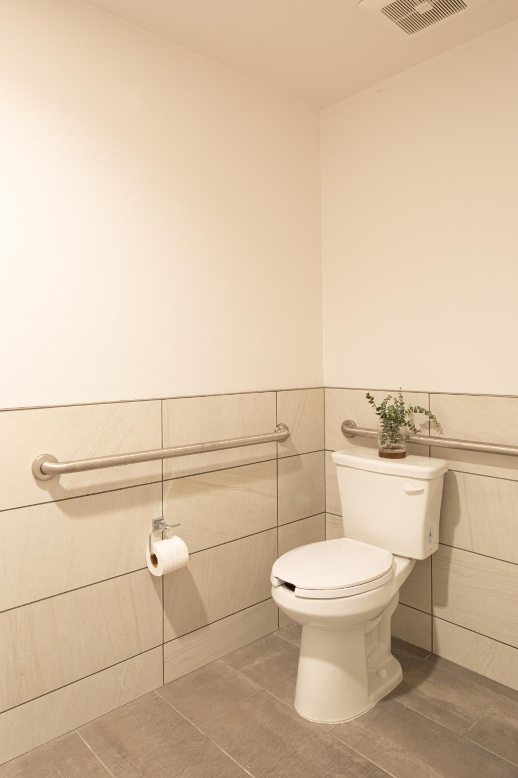 King Room - Disability Access - Photo 4