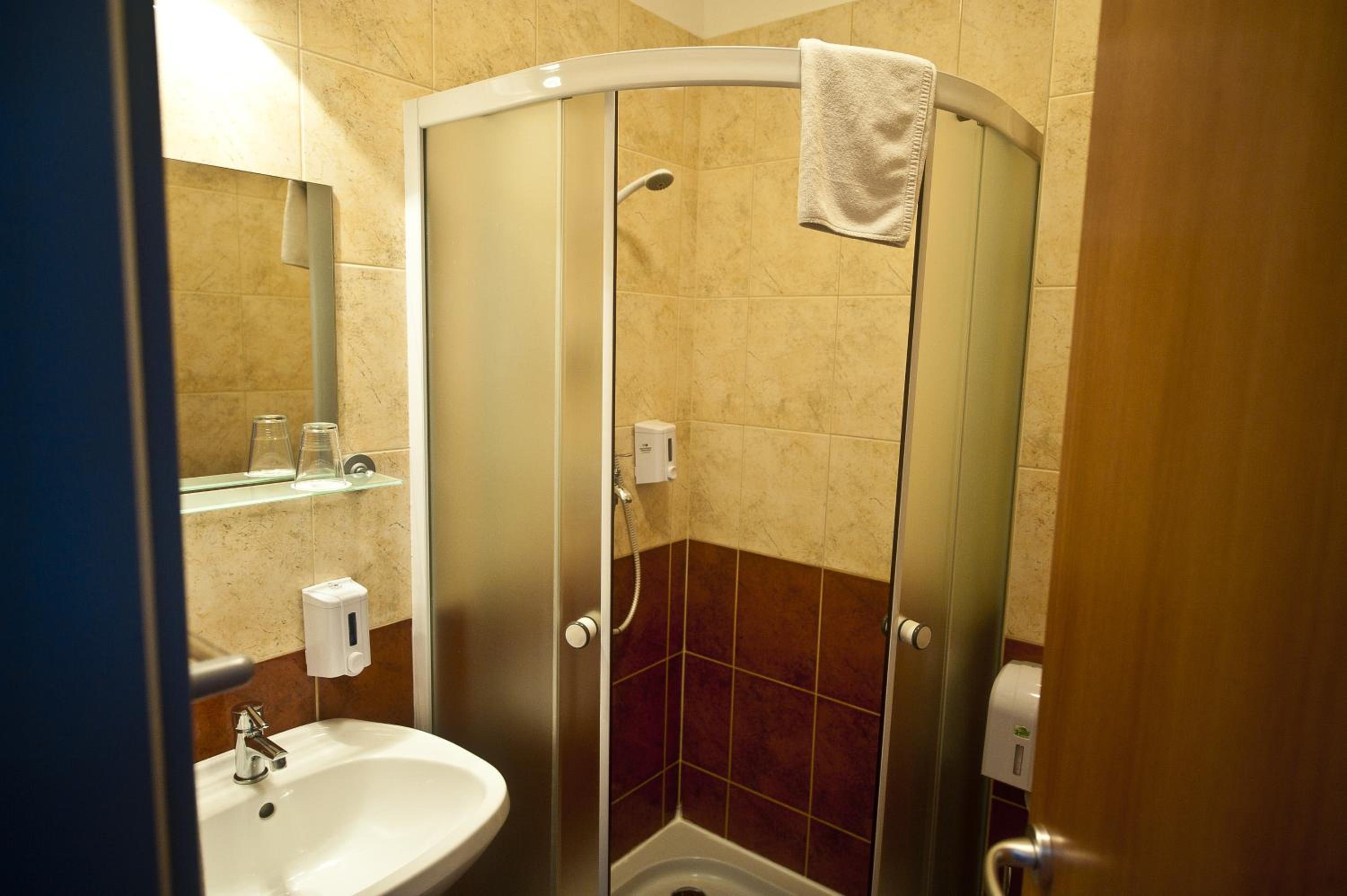 Triple Room - Photo 8