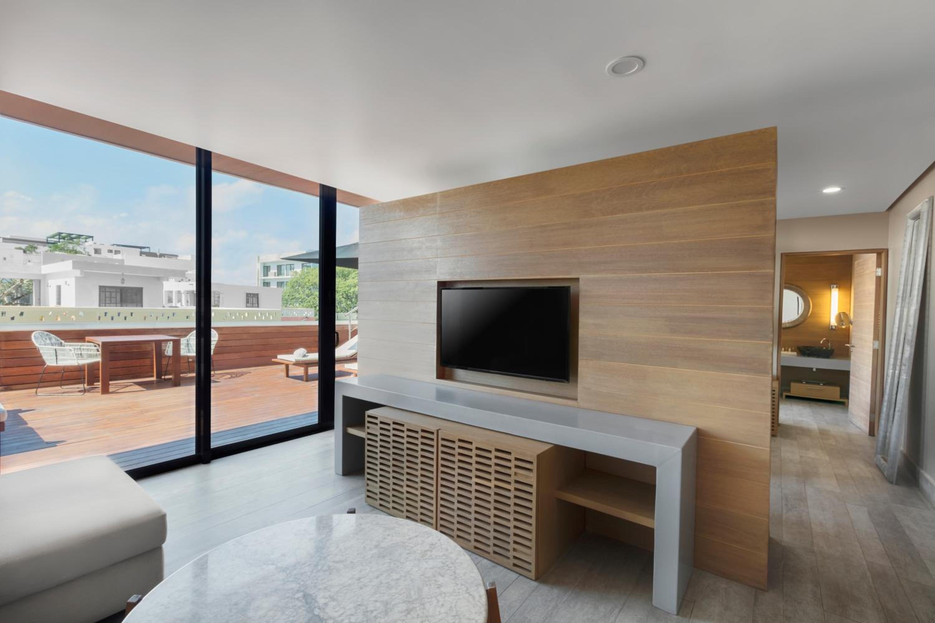 Superior King Suite