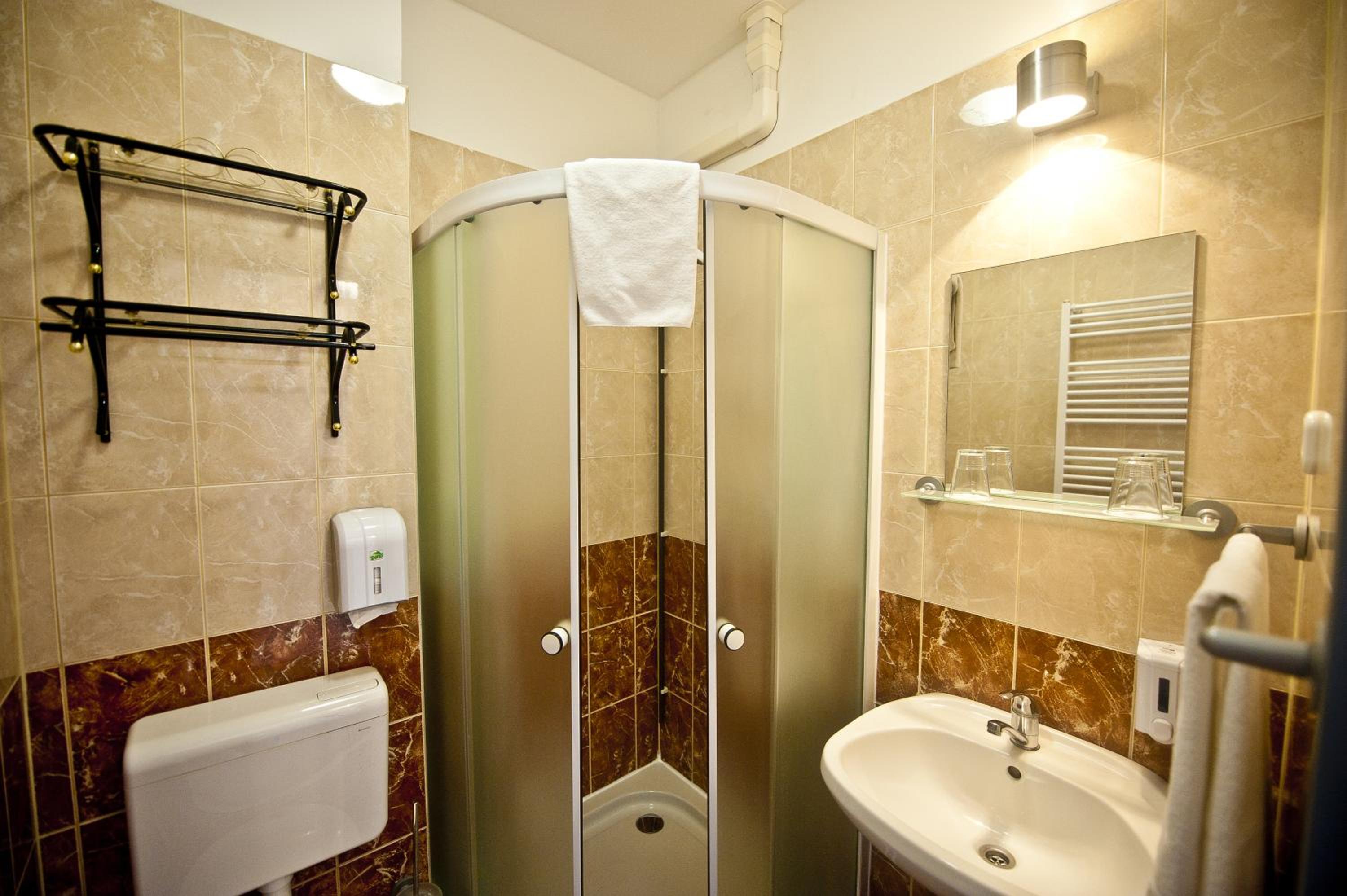 Standard Queen Room - Photo 3