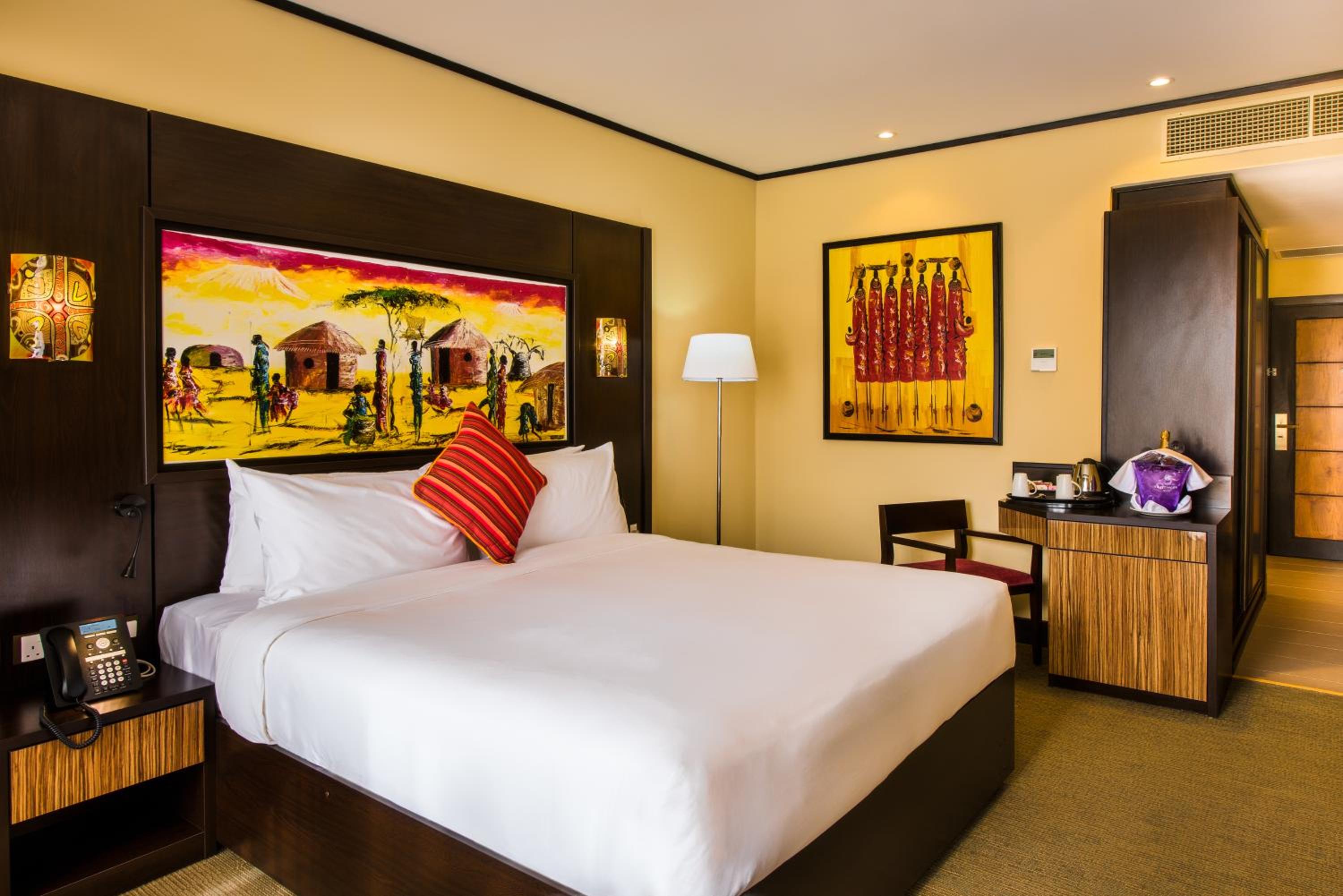 Junior Suite King, Non-Smoking - Ocean View photo 3