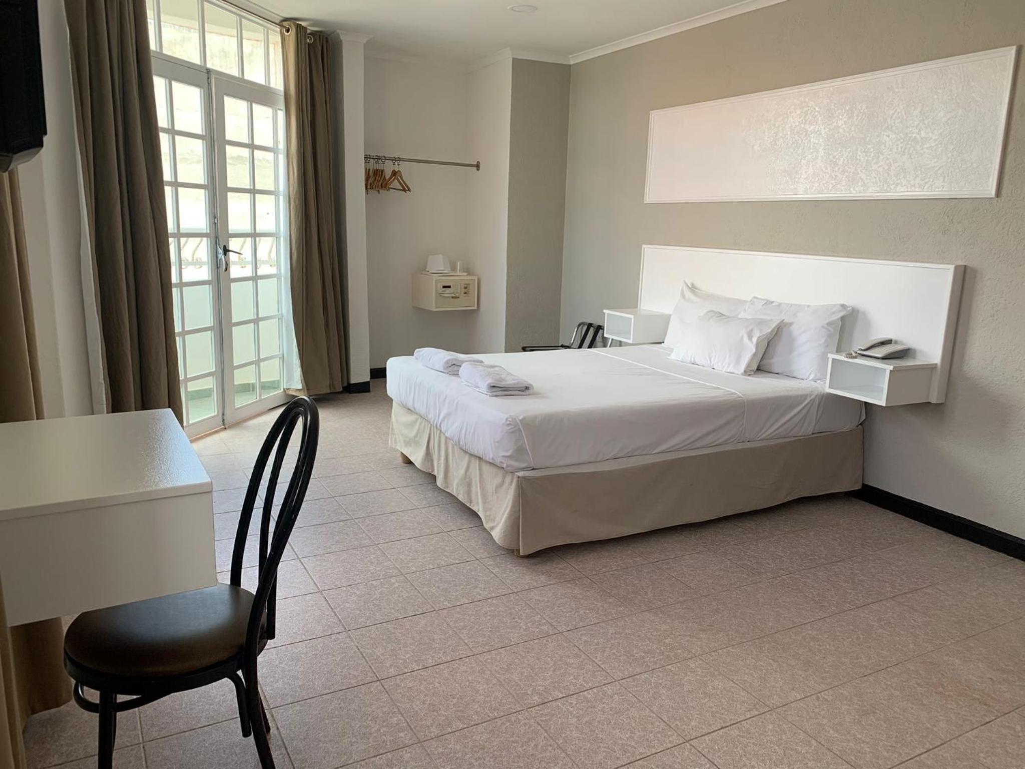 Queen Room with Balcony photo 3