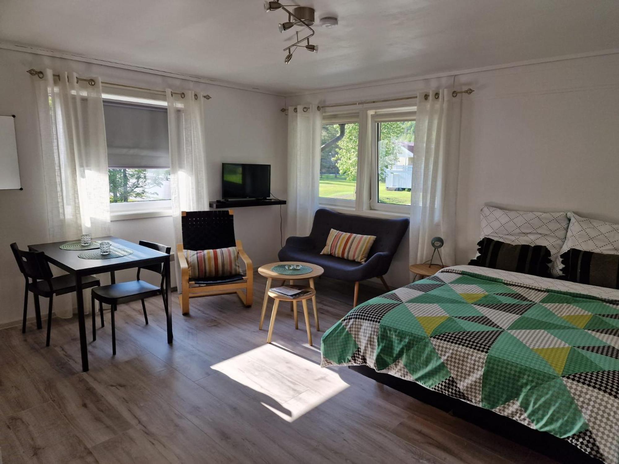 One-Bedroom Apartment - Photo 2