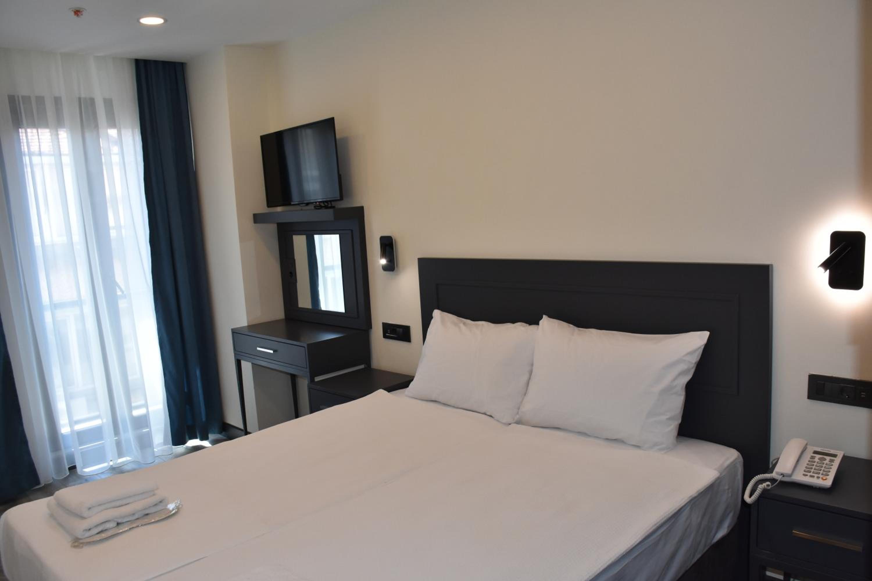 Deluxe Queen Room photo 2