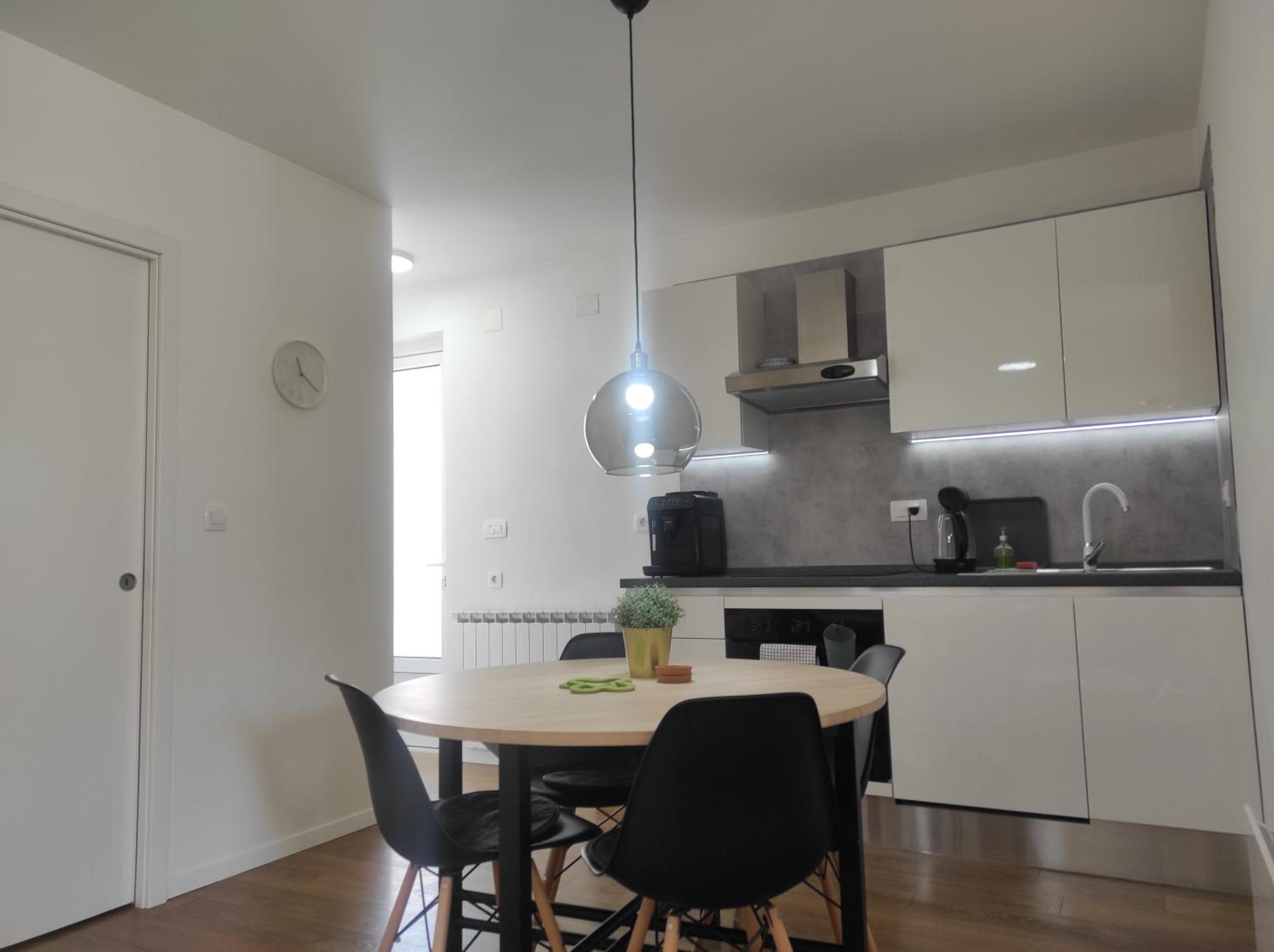Two-Bedroom House - Photo 8