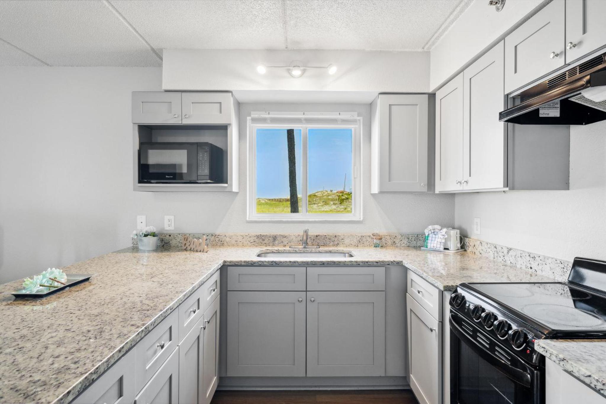 Beachfront Premier Suite - Queen/Queen with Kitchen - Top Floor - Photo 3