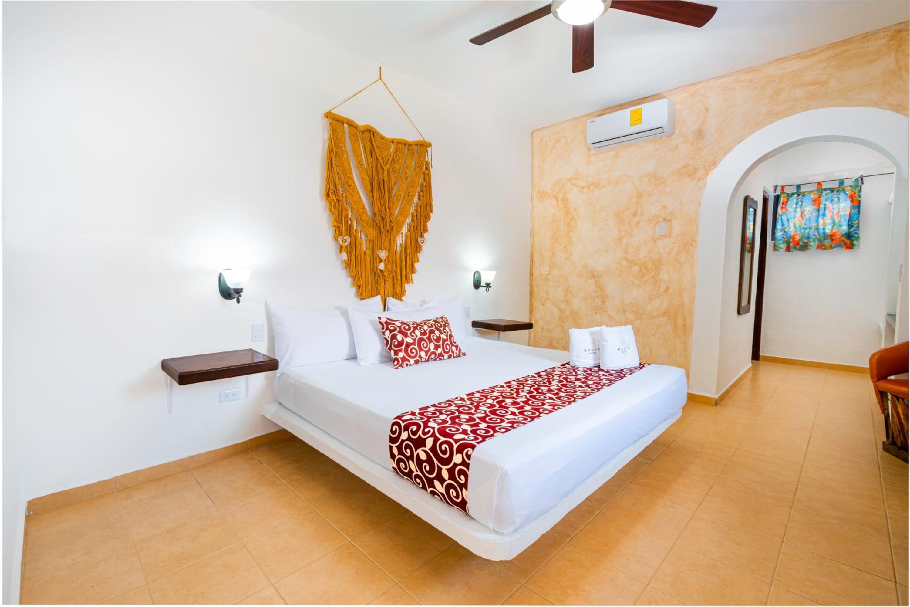 Standard Queen Room - Photo 14