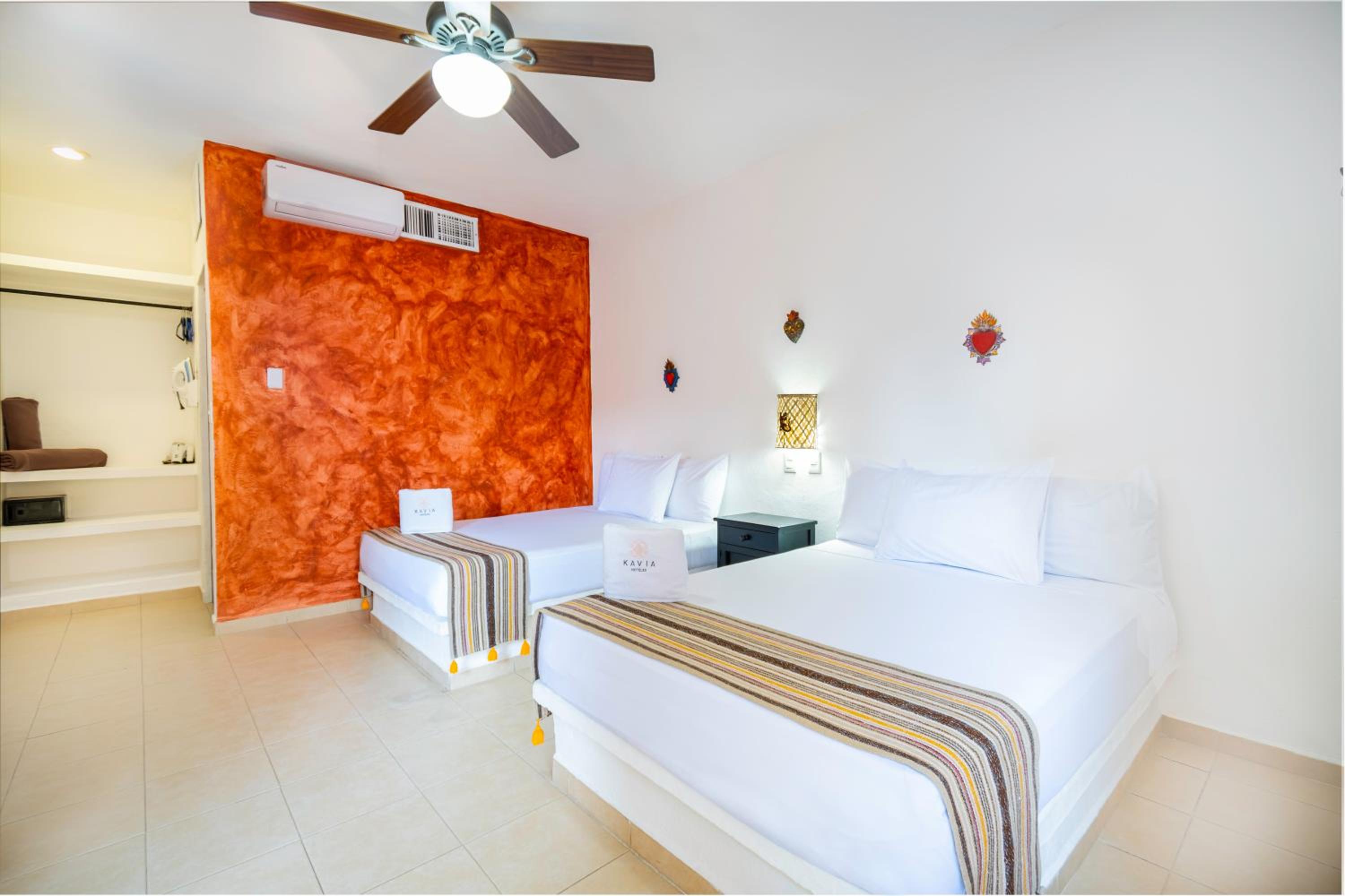 Double Room with Balcony - Photo 9