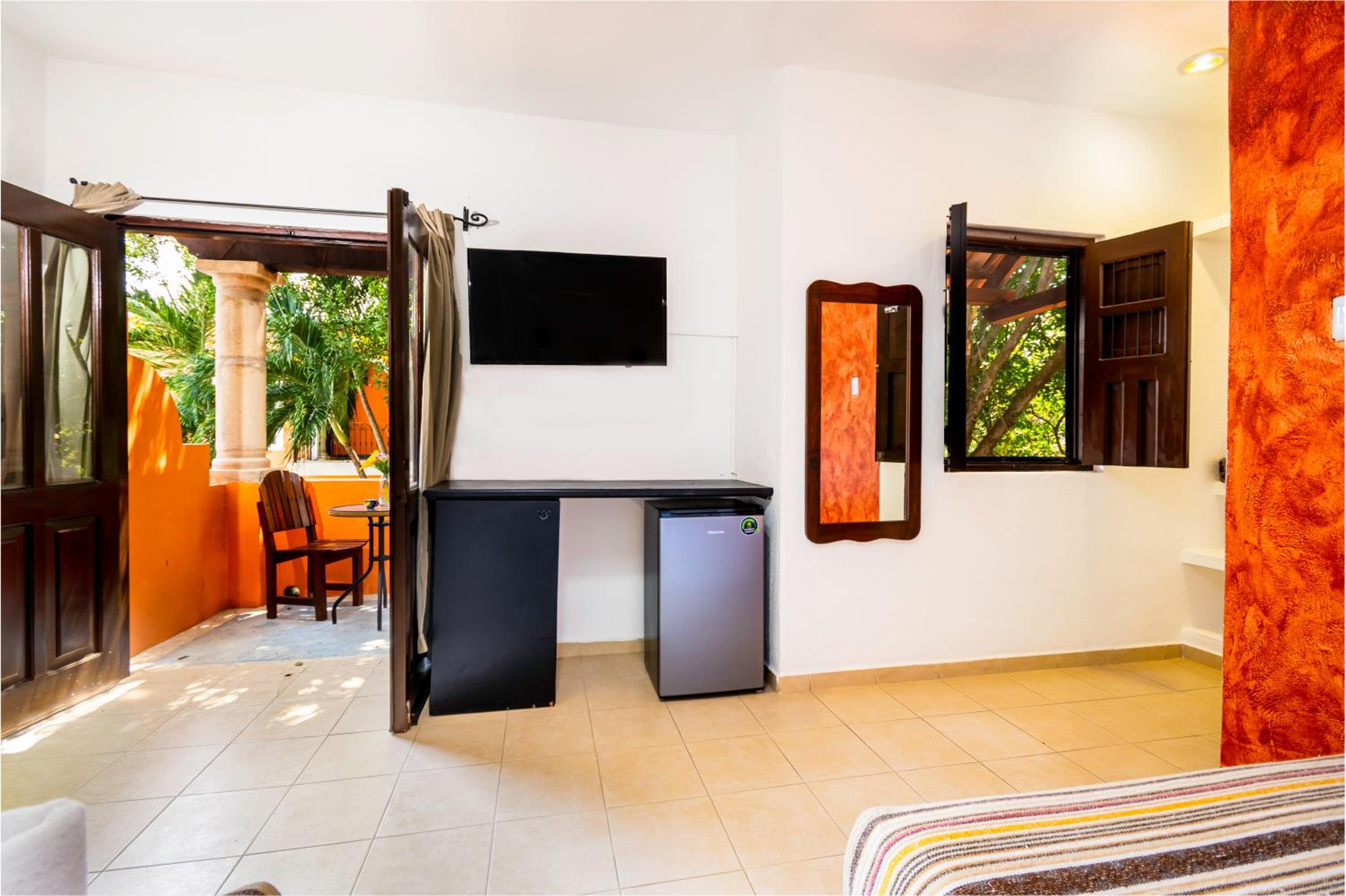 Double Room with Balcony - Photo 7