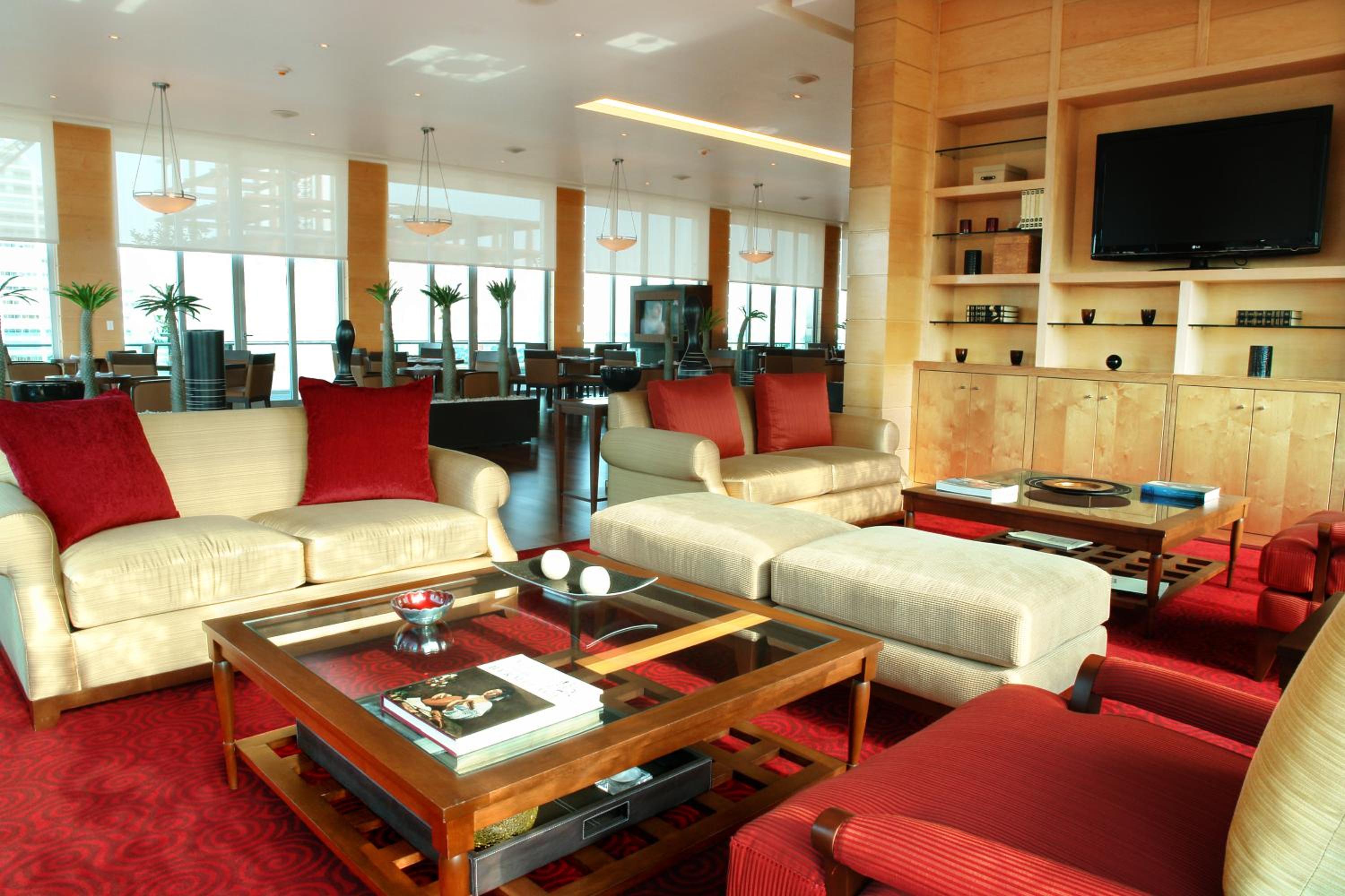 Executive lounge access, 1 King, Corner room - Photo 7