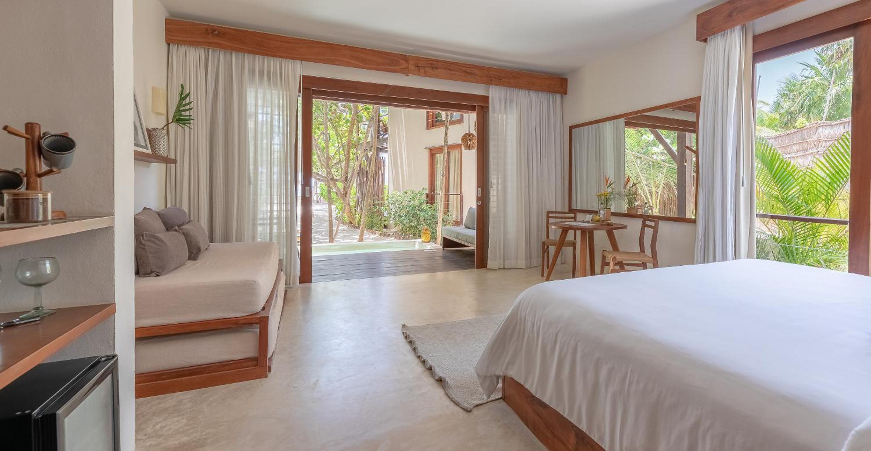 Beachfront ground floor Suite thumbnail 5