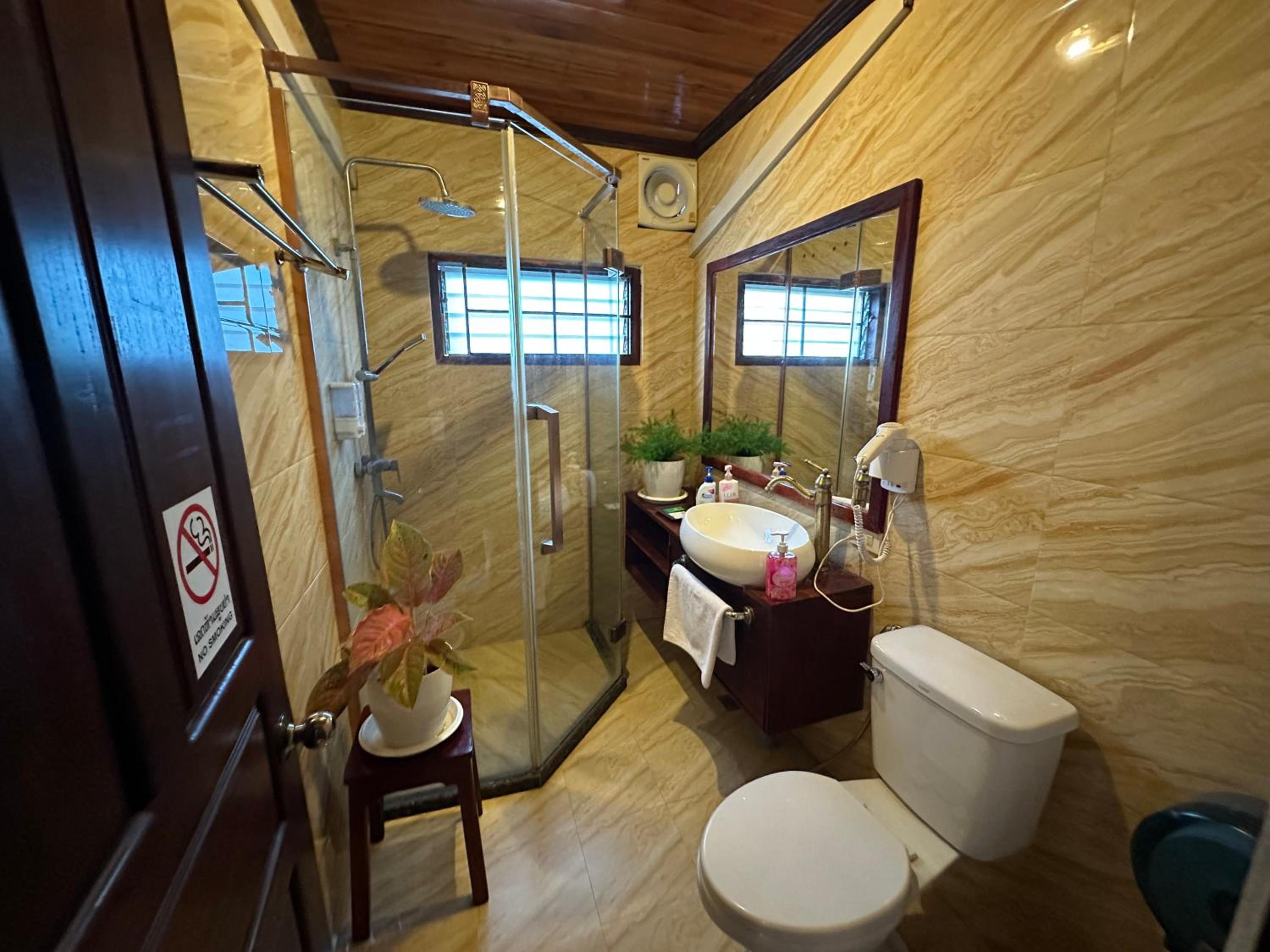 Deluxe Double Room - Photo 10