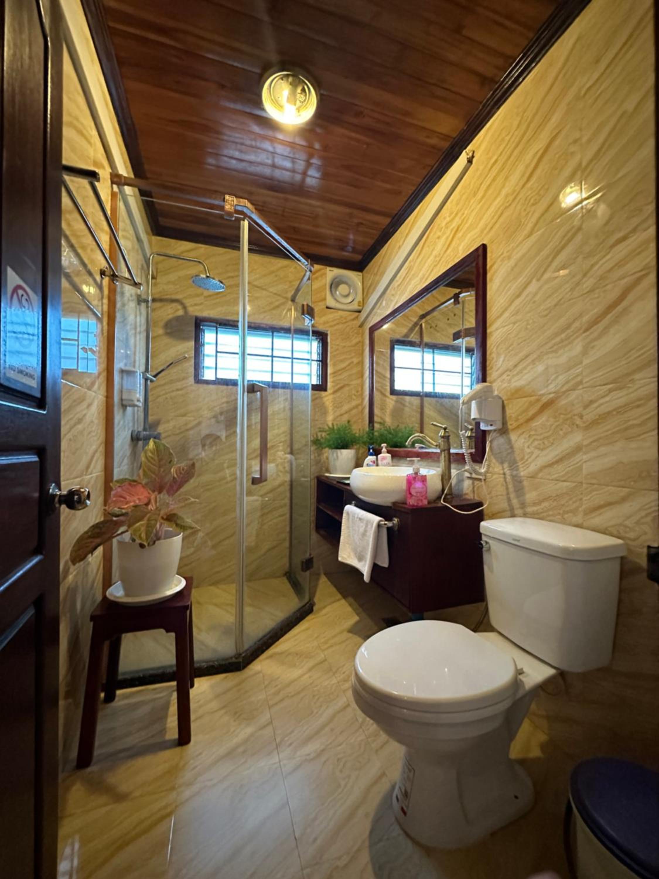 Deluxe Double Room - Photo 9