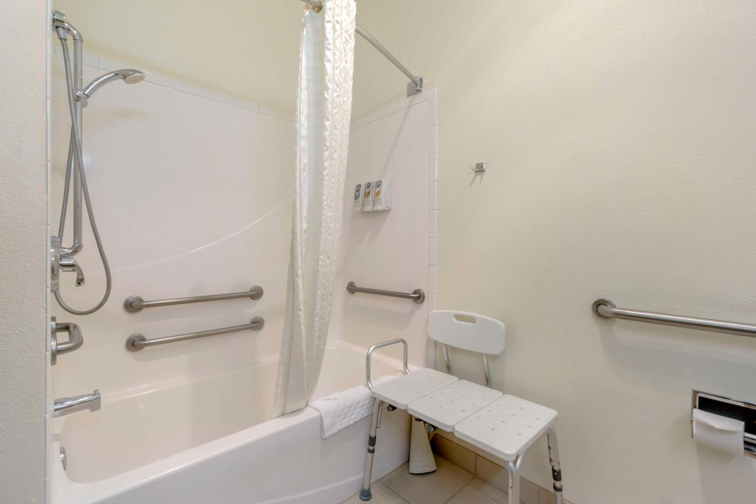 King Room - Disability Access photo 3