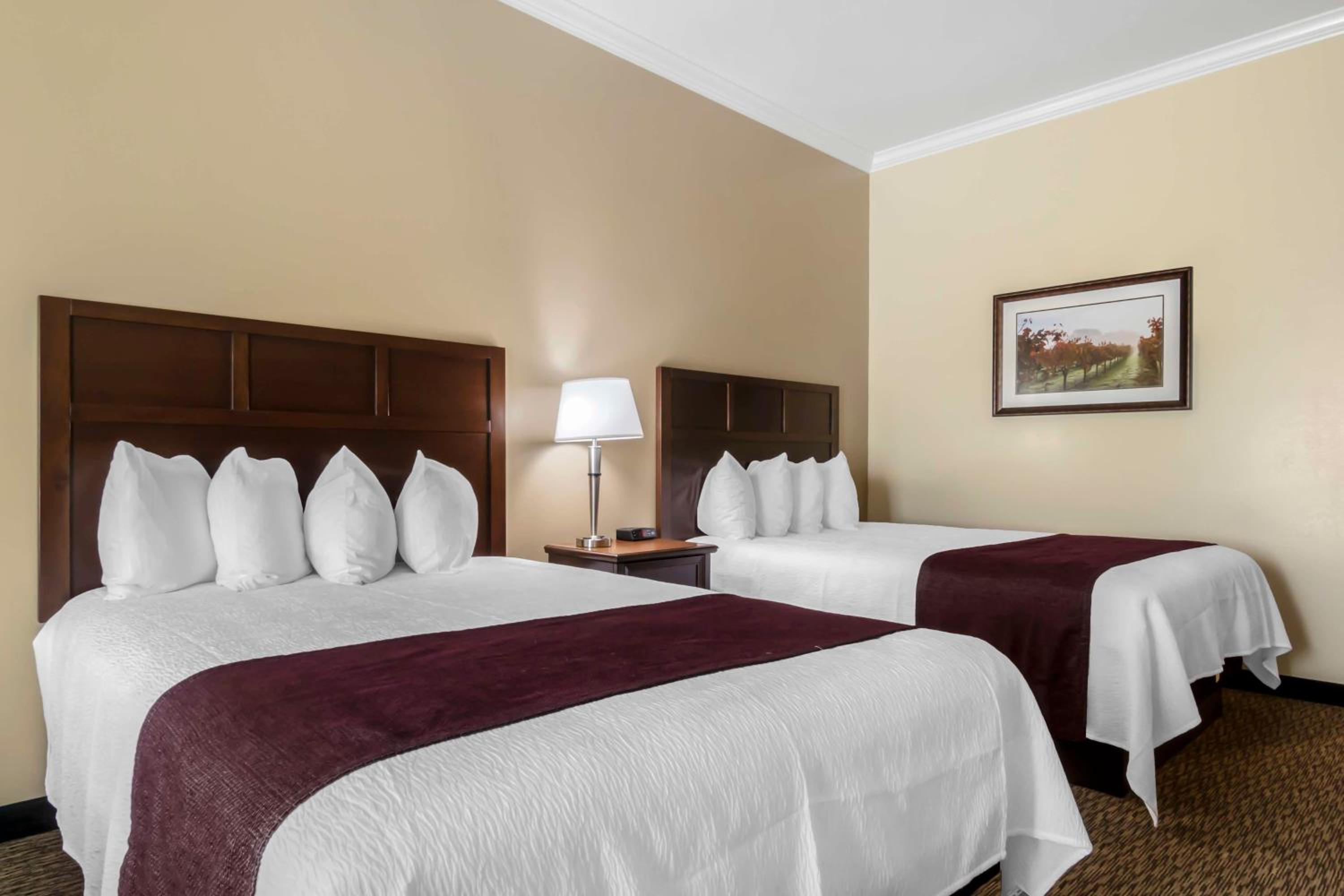 Suite with Two Queen Beds and Kitchen - Non-Smoking