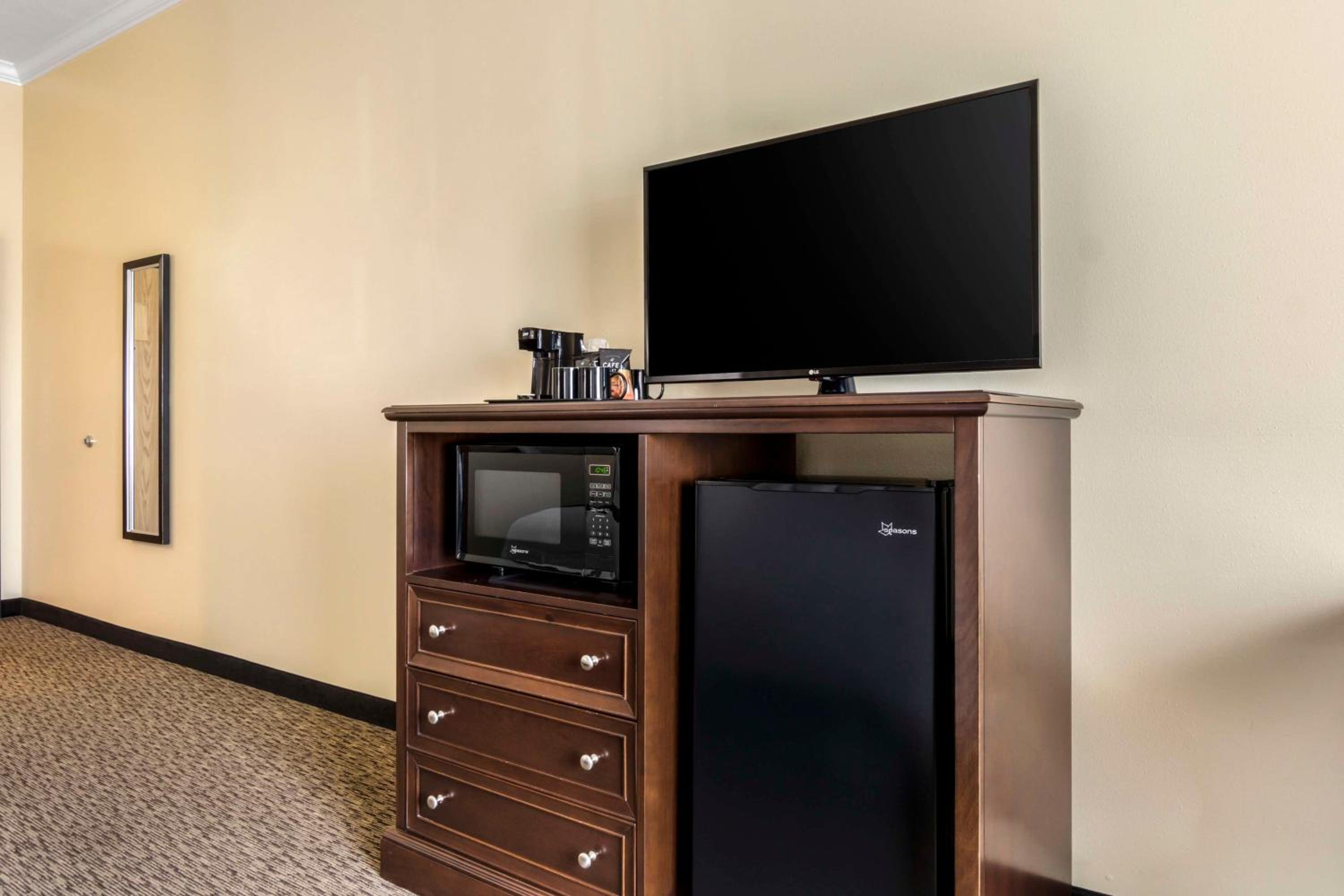 King Room - Communication Assistance/Non-Smoking photo 2
