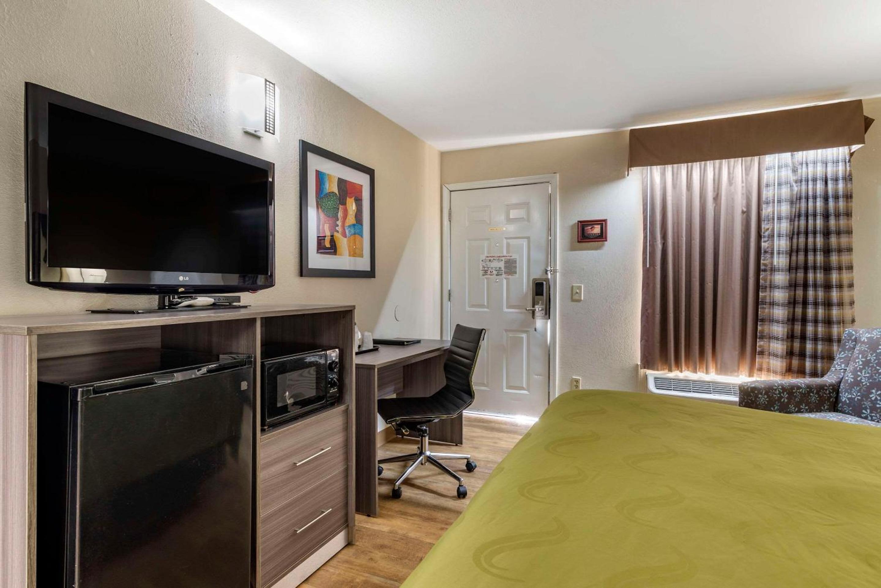 King Room - Disability Access/Non-Smoking - Photo 5