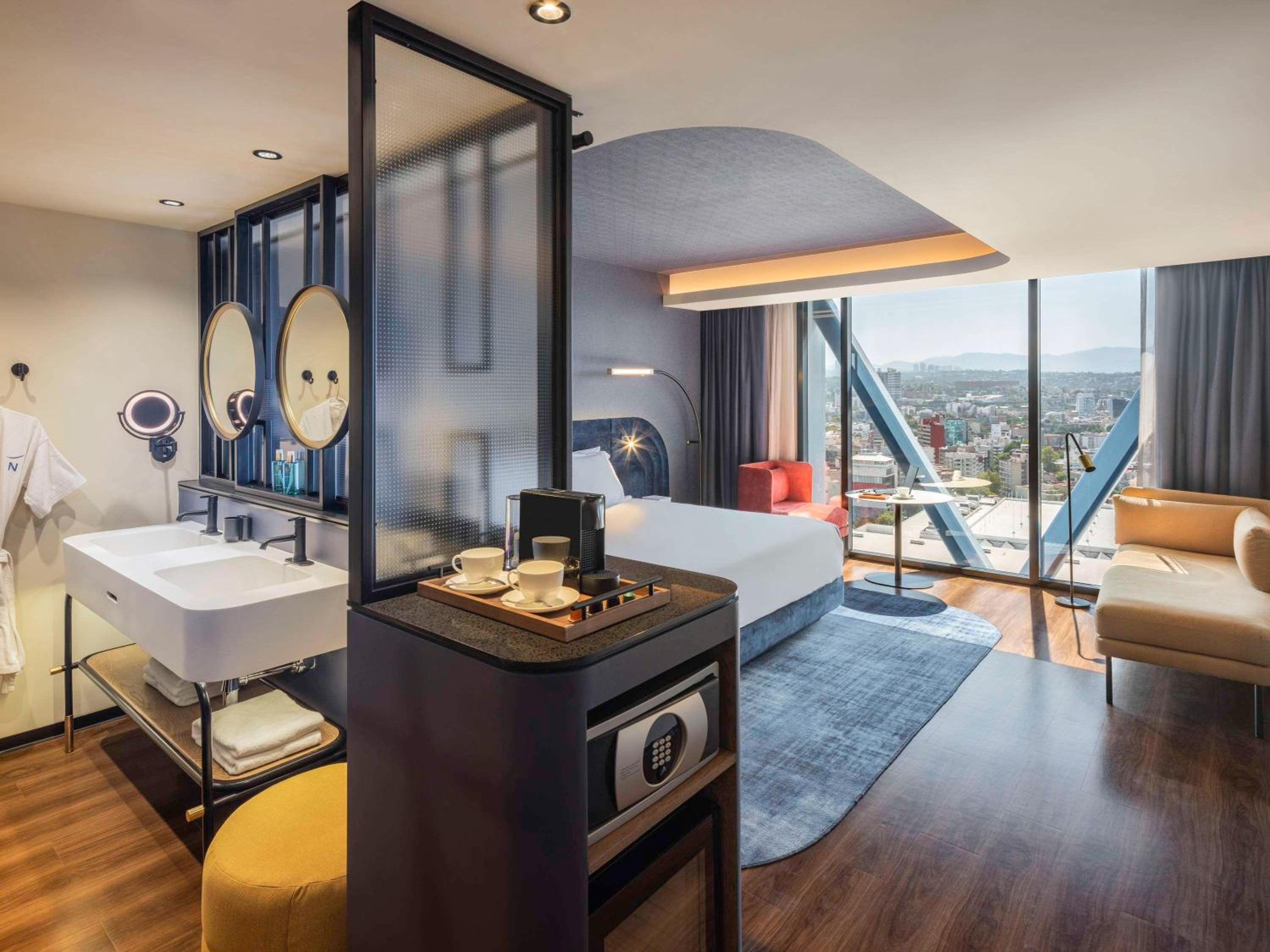 Superior King Suite - Photo 8