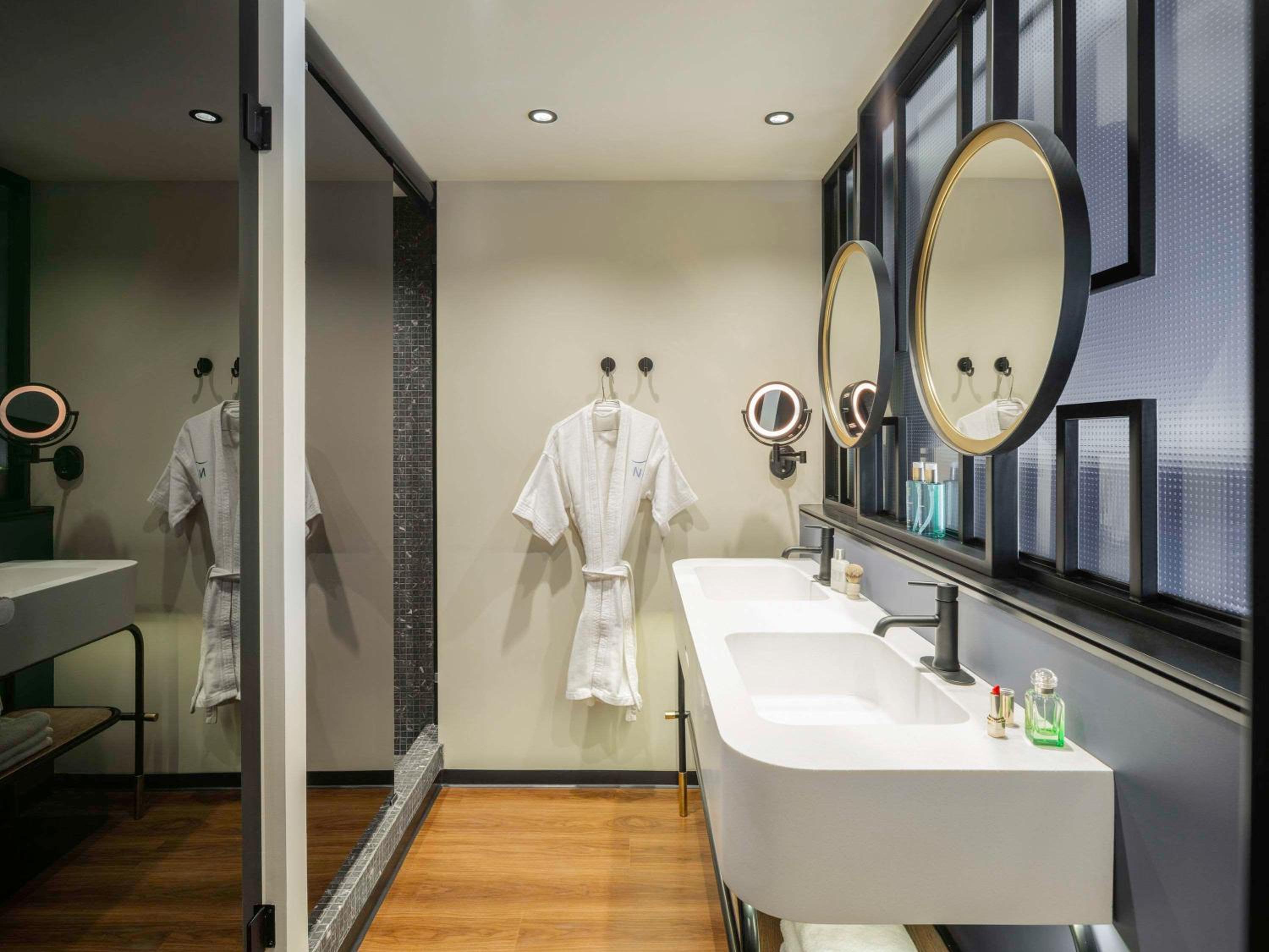Superior King Suite - Photo 6