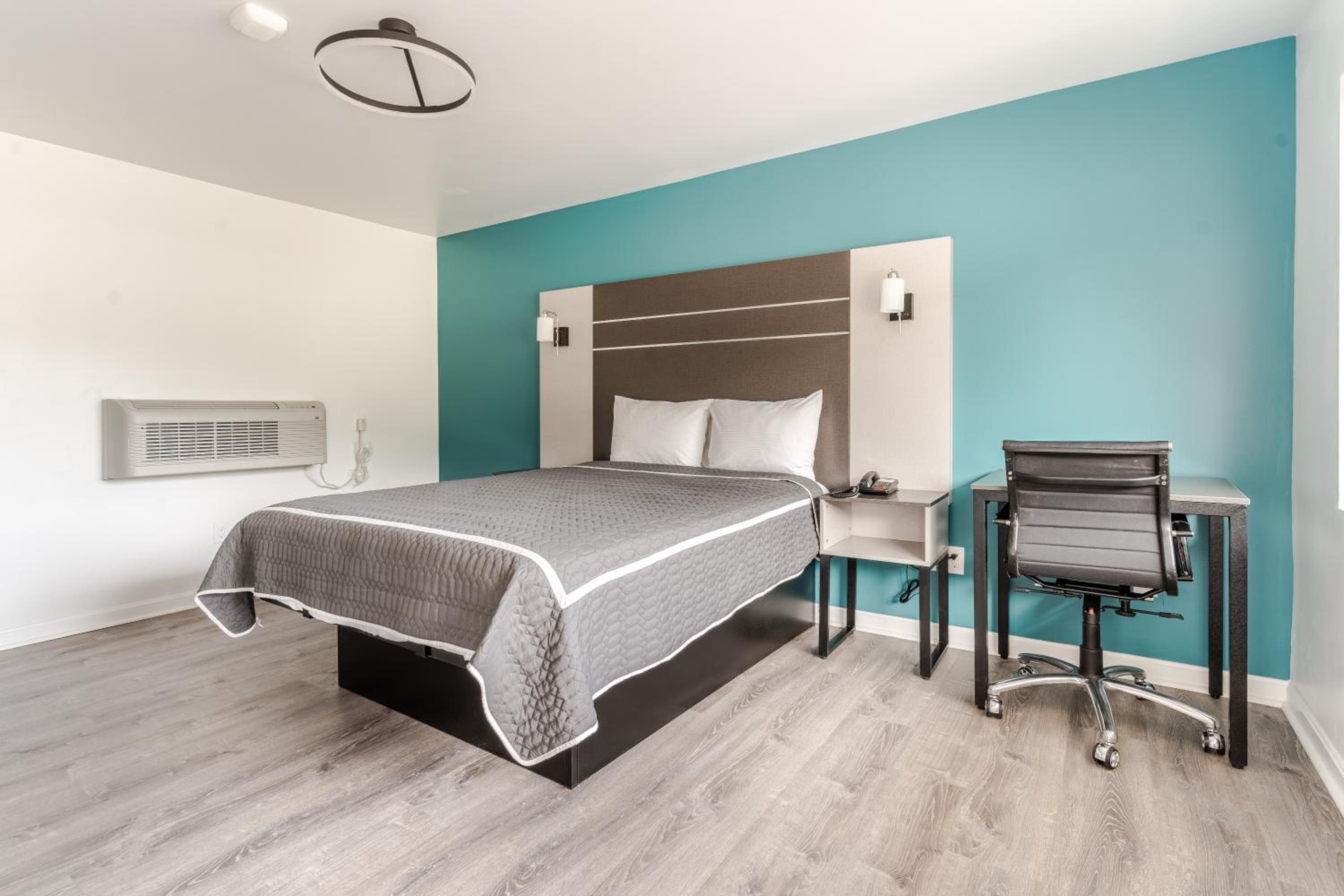 Standard Queen Room