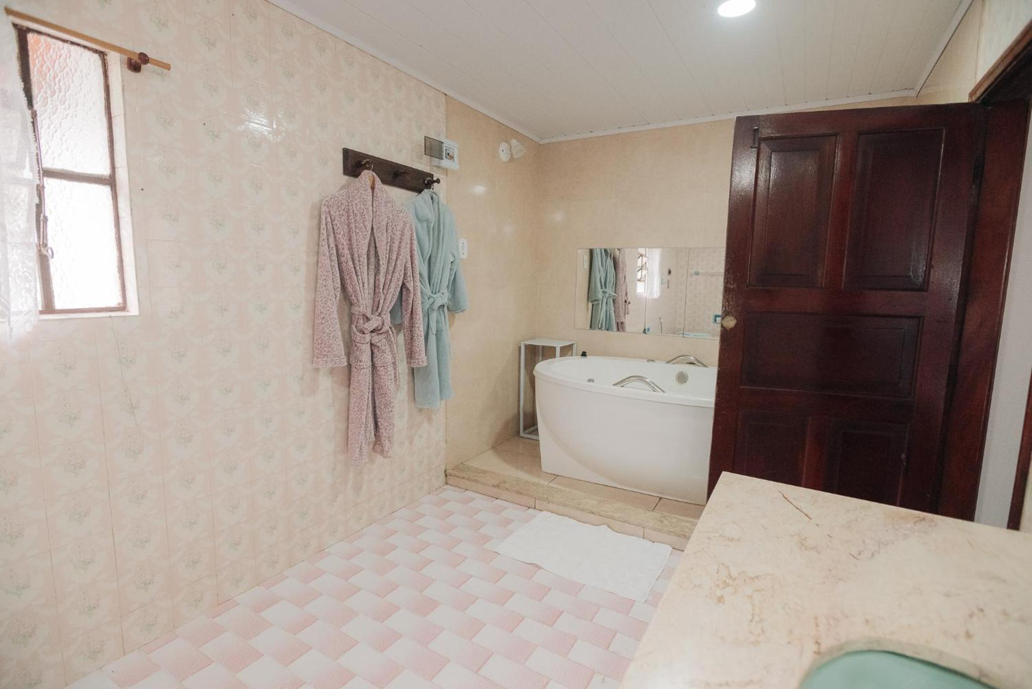 Family Room with Bath - Photo 3