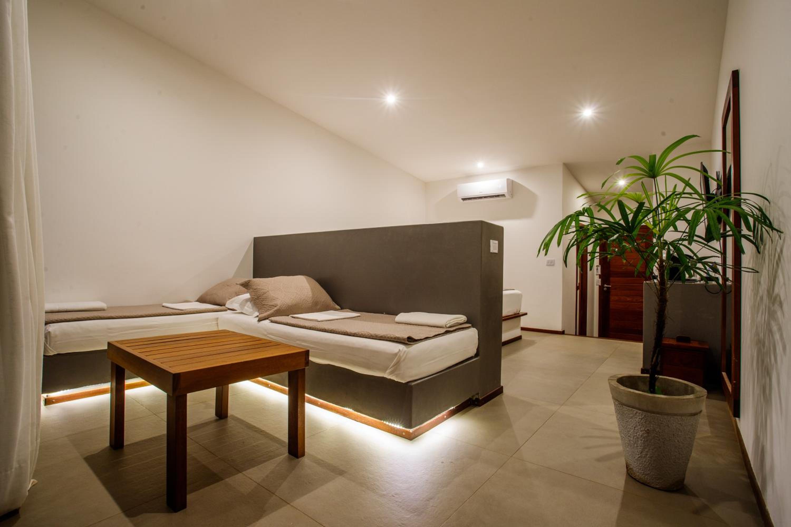 Standard Suite - Photo 7