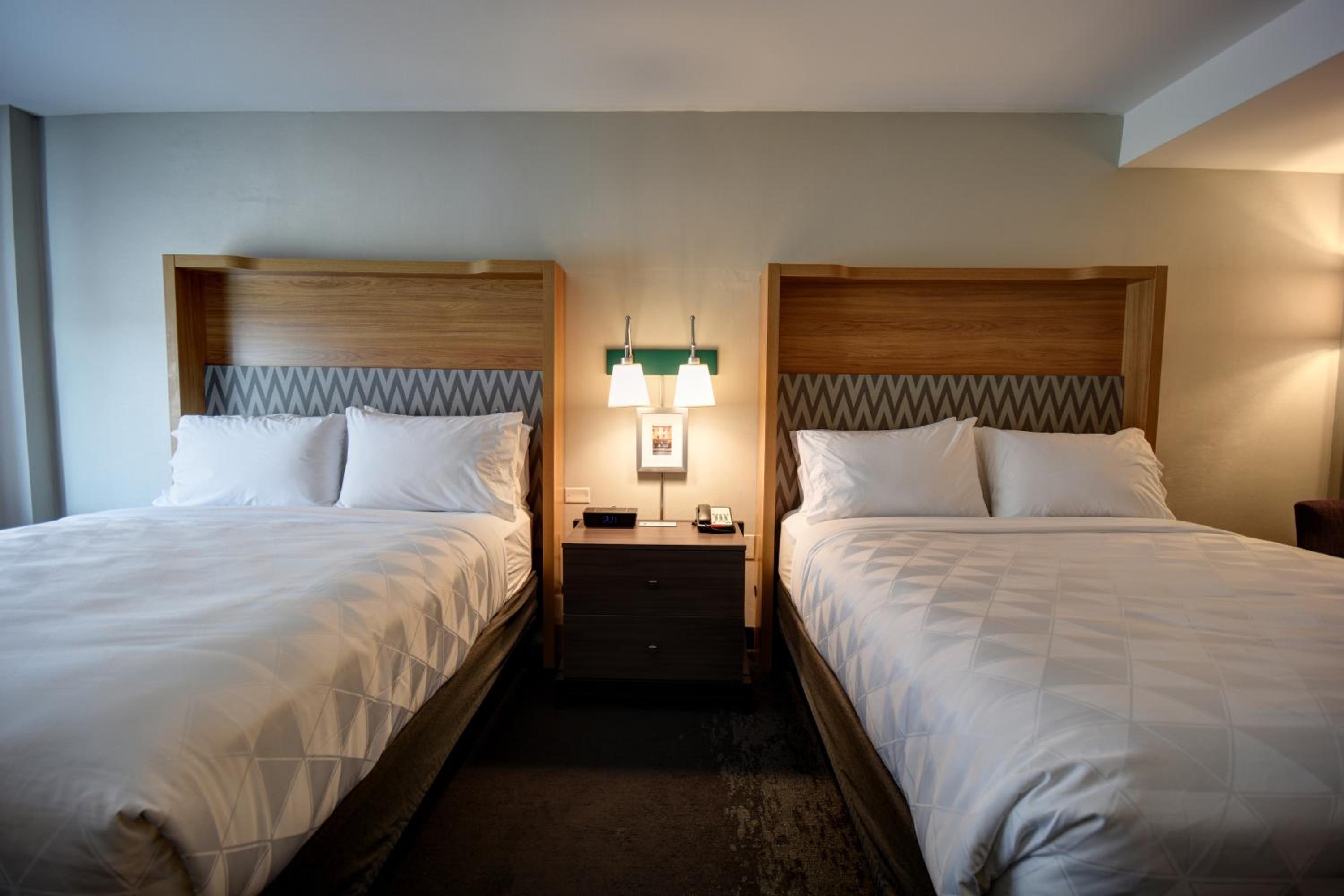 Standard Queen Room with Two Queen Beds and Tub - Mobility/Communications Accessible photo 1