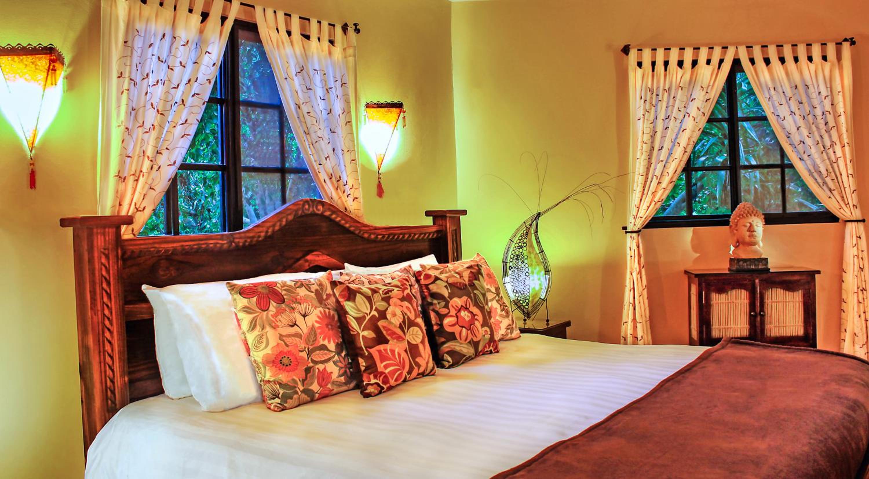 Standard Queen Bed + Single Bed photo 1