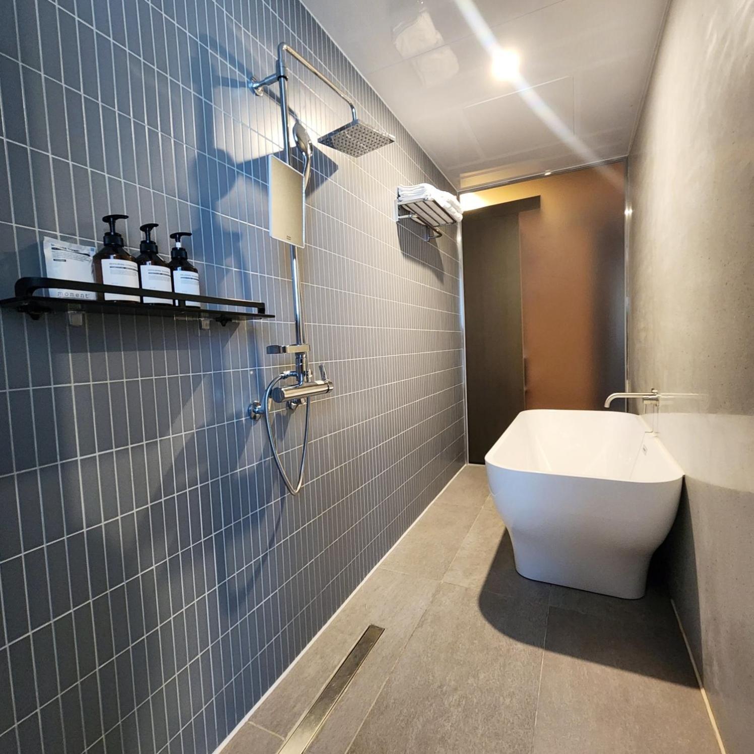 Premier Deluxe Room with Free access to Rooftop pool - Photo 4