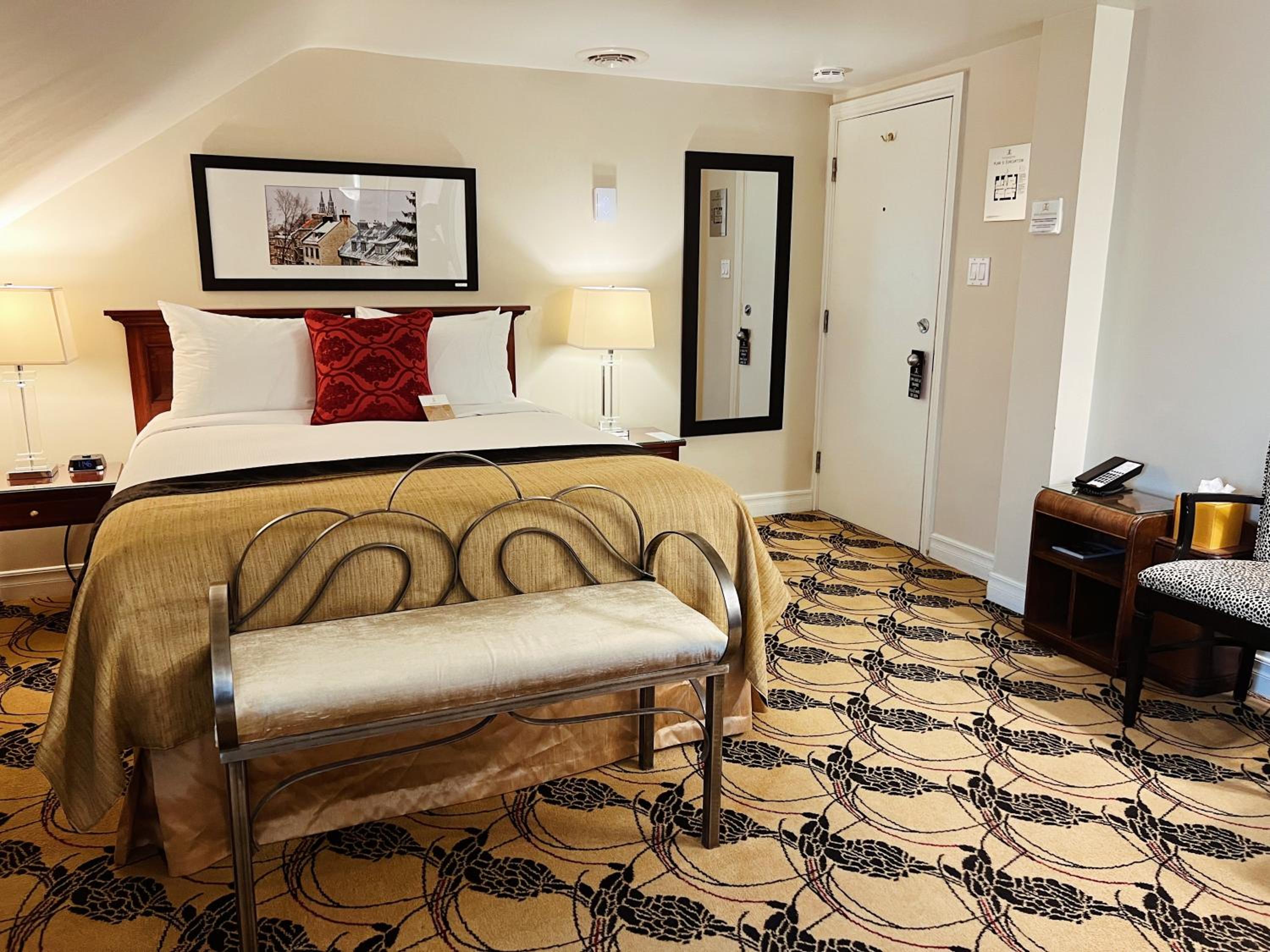 Standard Room thumbnail 5