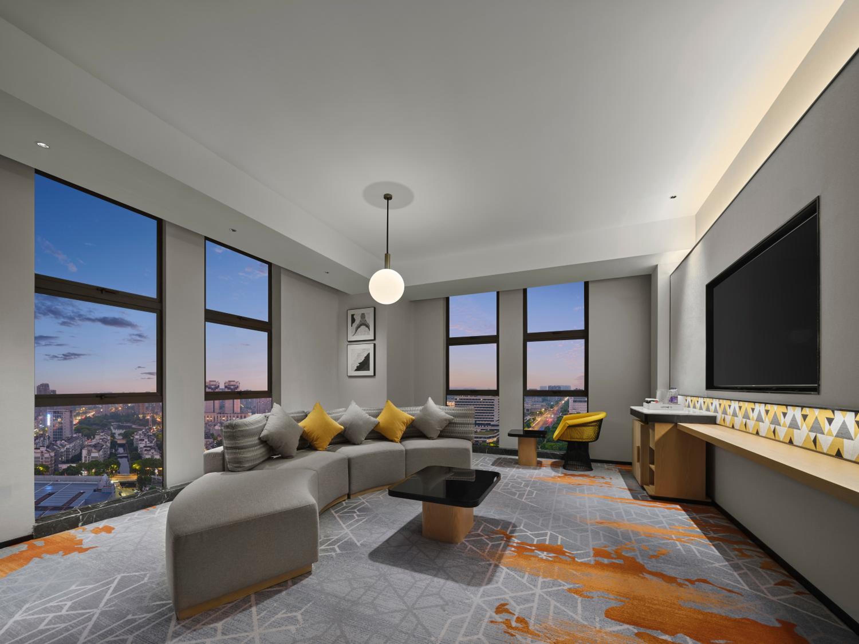 Deluxe King Suite photo 1