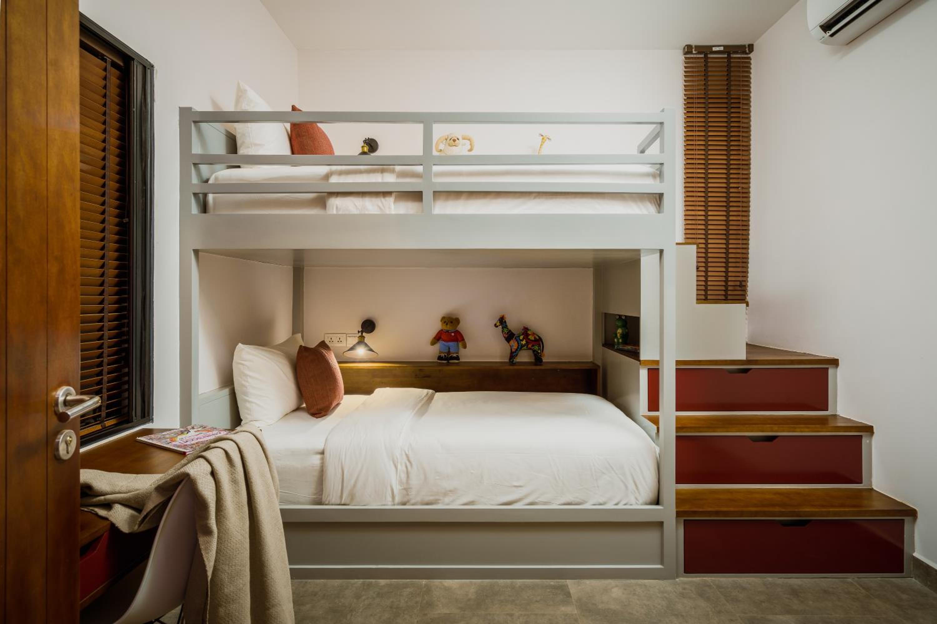 Three Bedrooms- Penthouse Suite - Photo 11