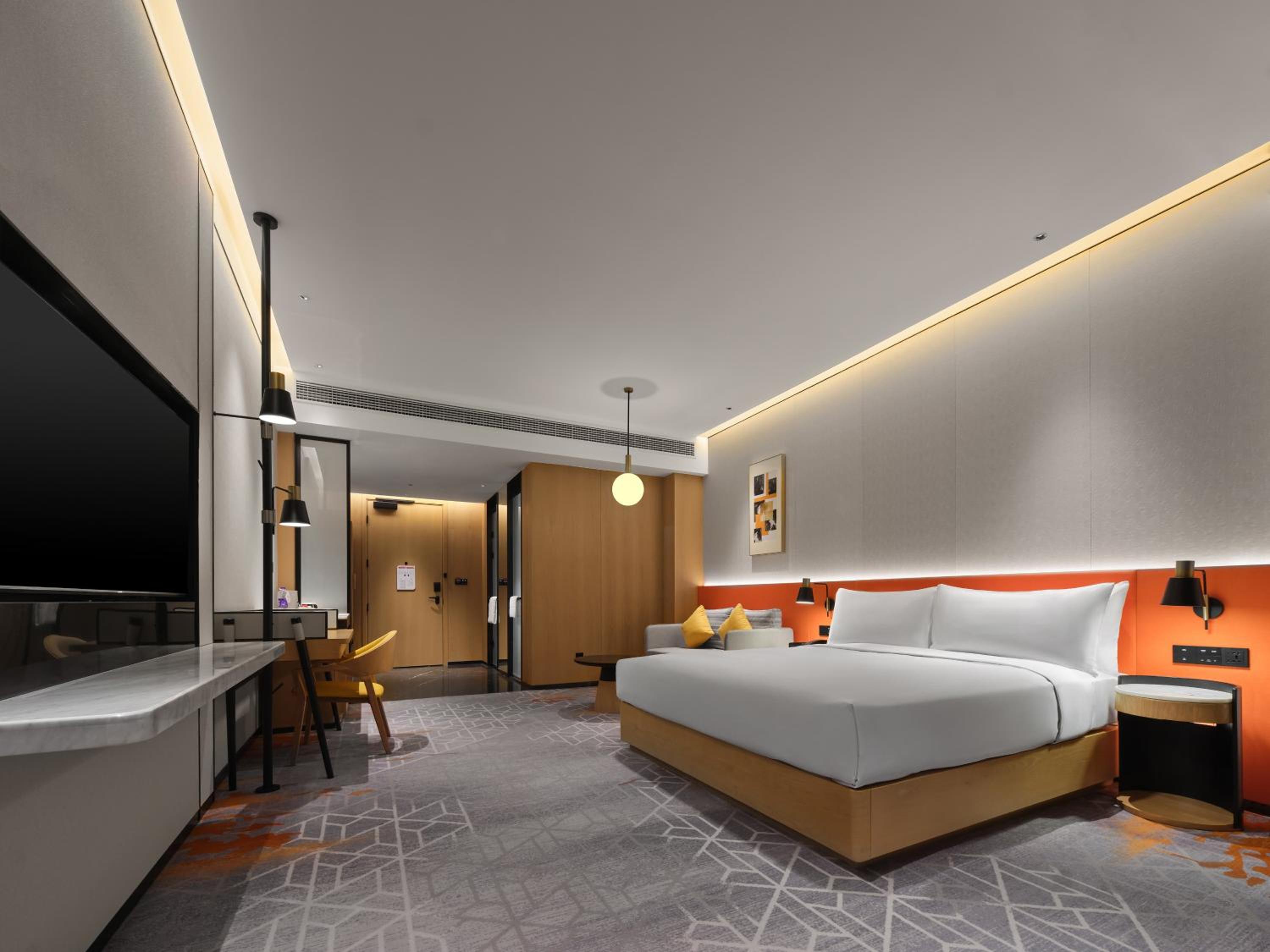King Room - Mobility Accessible  - Photo 1