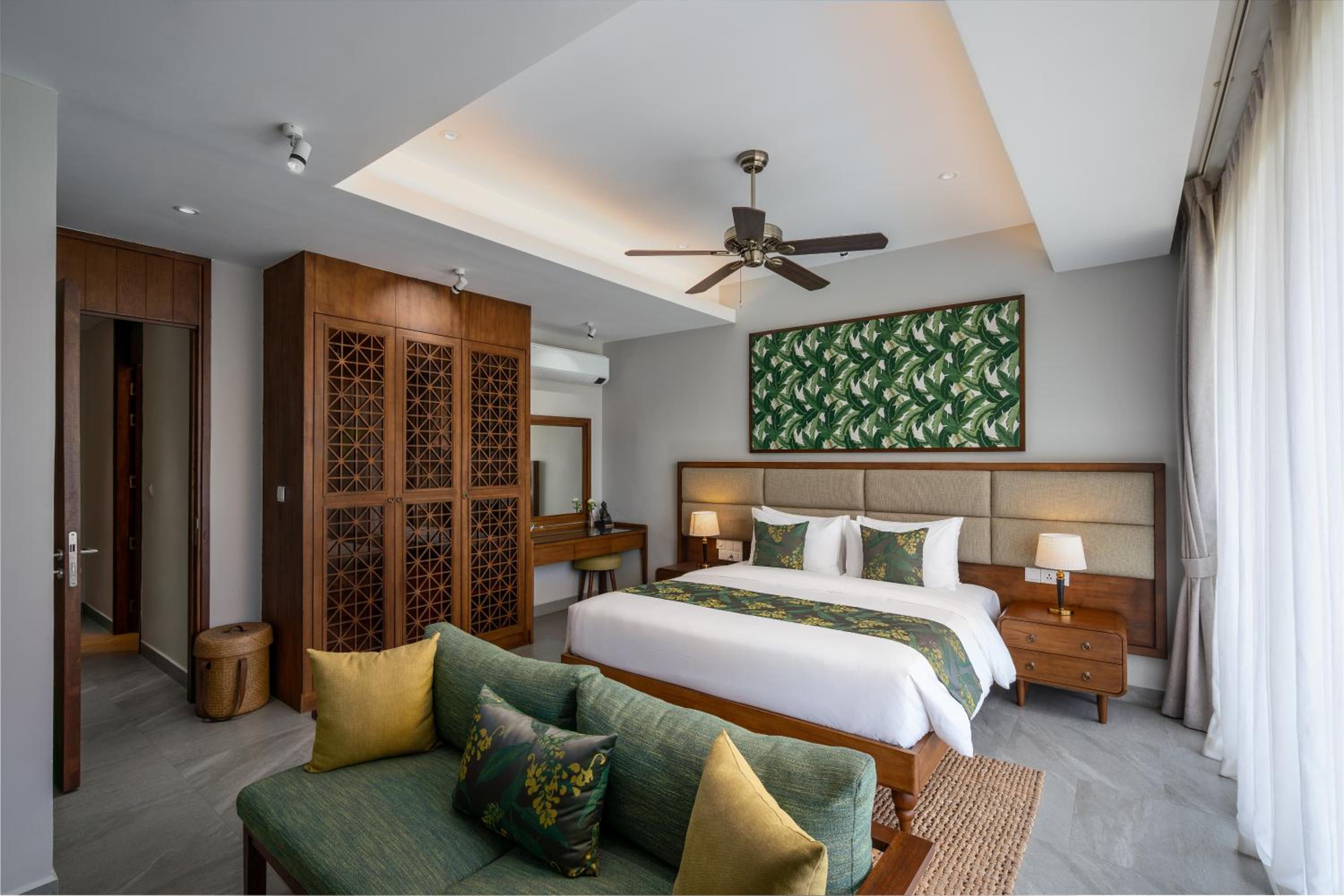 Four Bedrooms- Grand Suite - Photo 6
