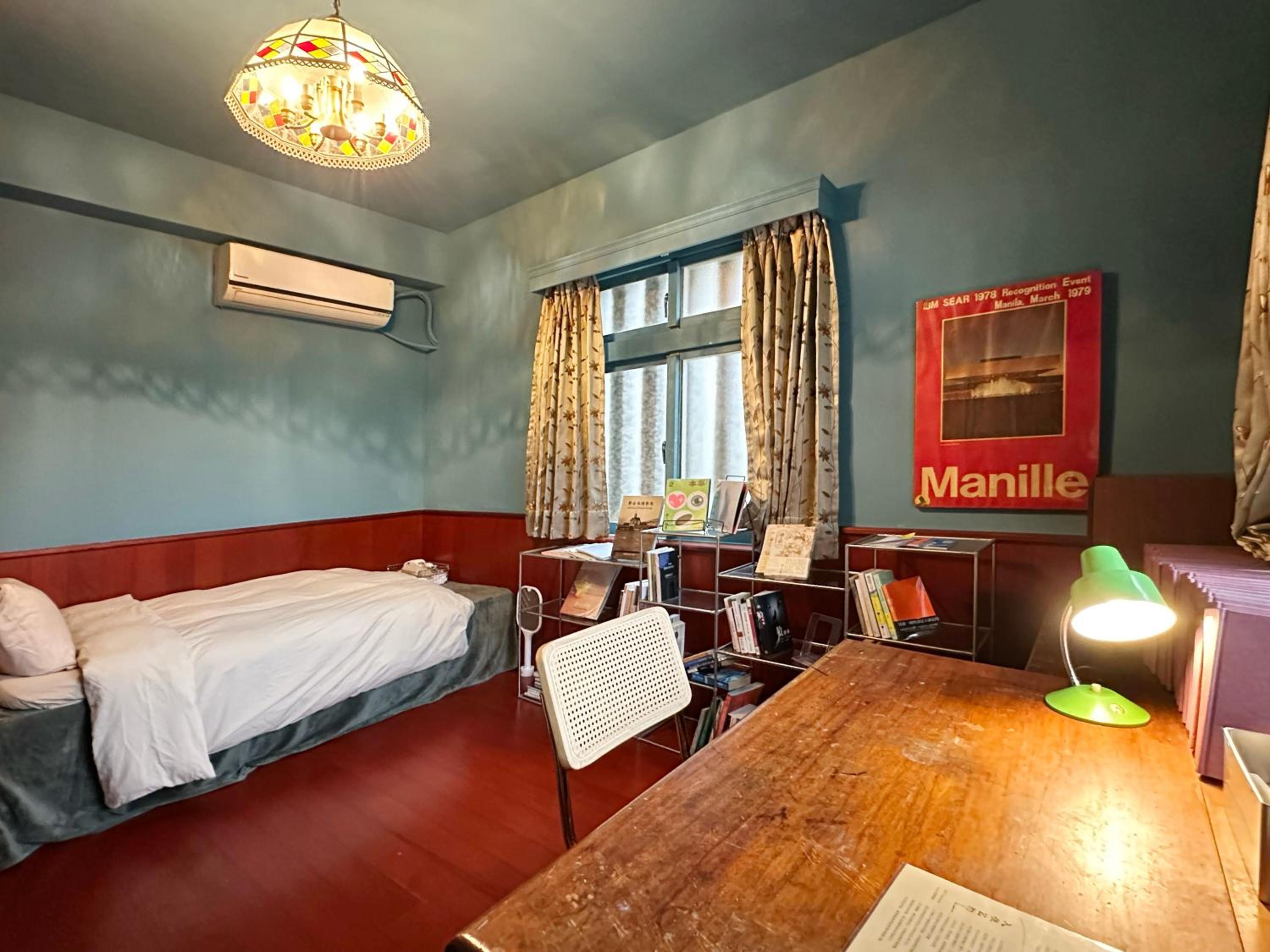 Single Room with Shared Shower and Toilet photo 2