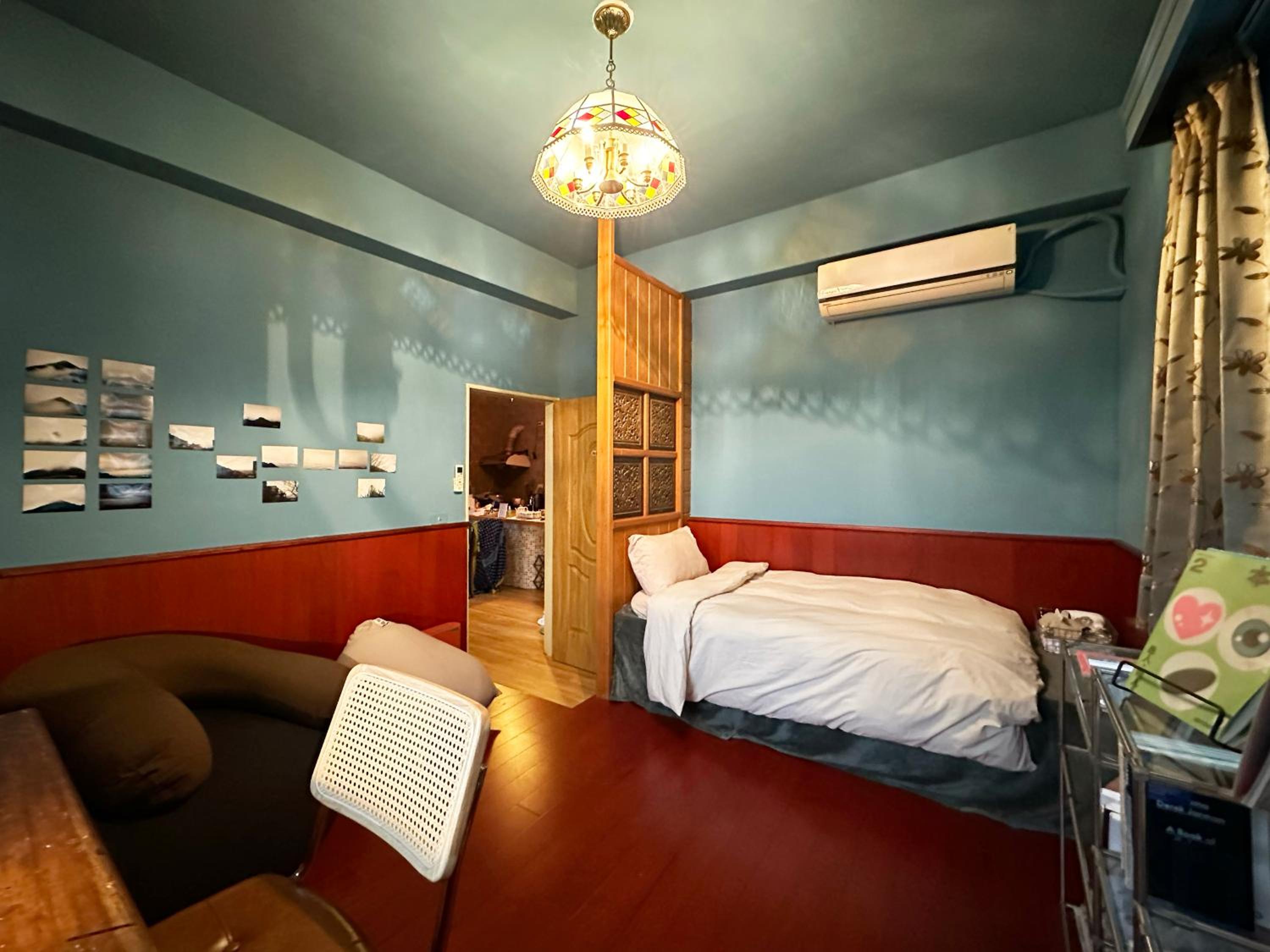 Single Room with Shared Shower and Toilet photo 3