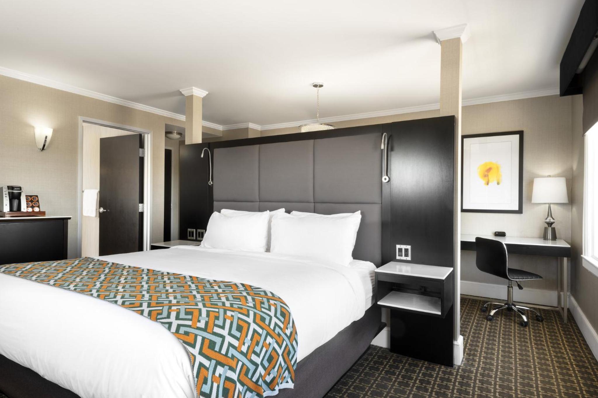 King Suite - Photo 2