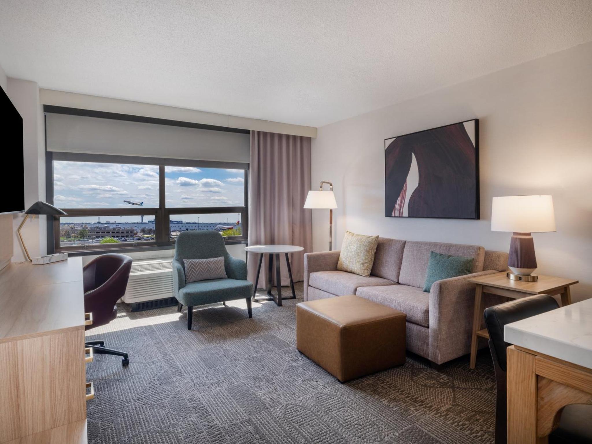 One-Bedroom King Suite with Airport View - Photo 1