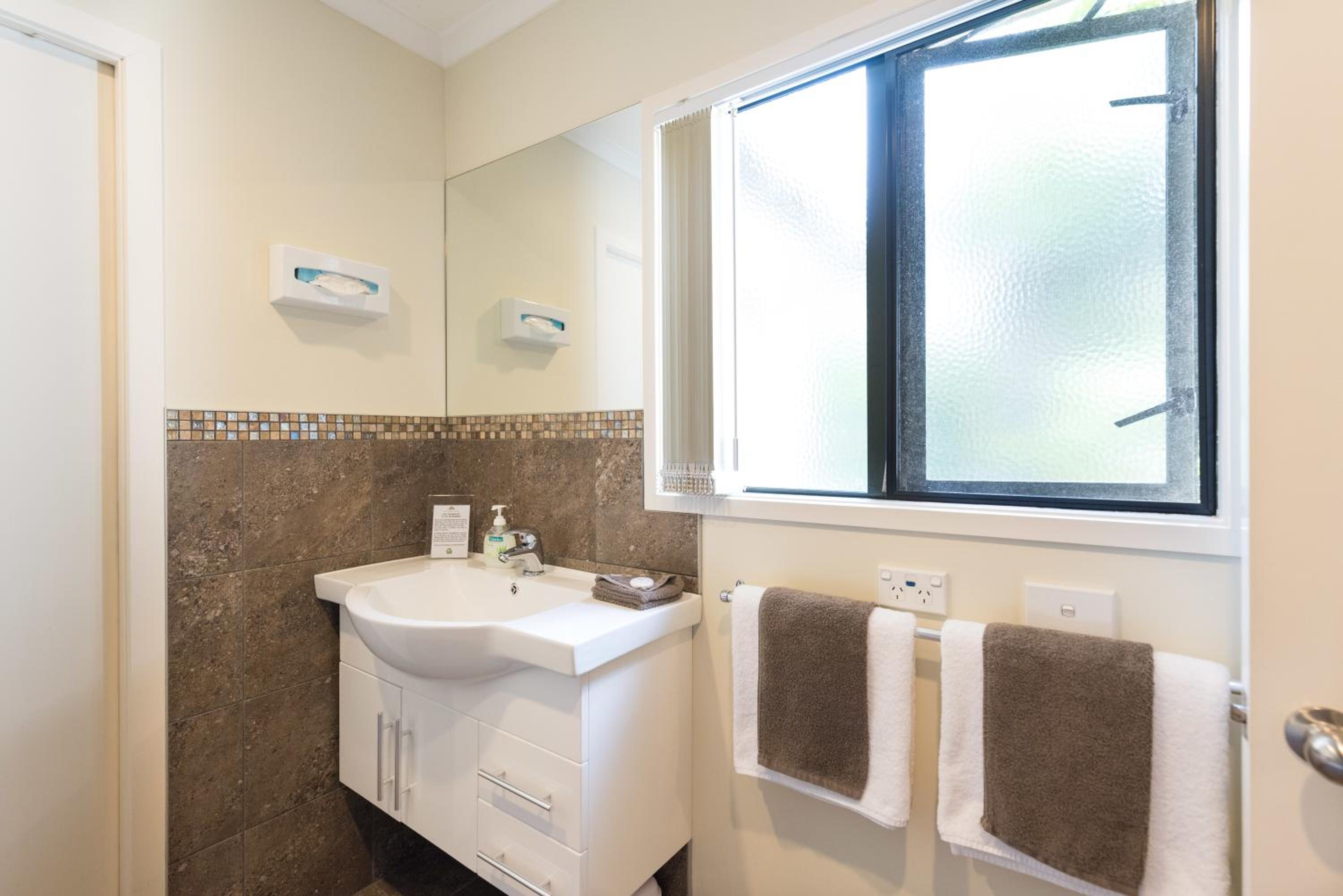 Double Room with Spa Bath - Photo 4