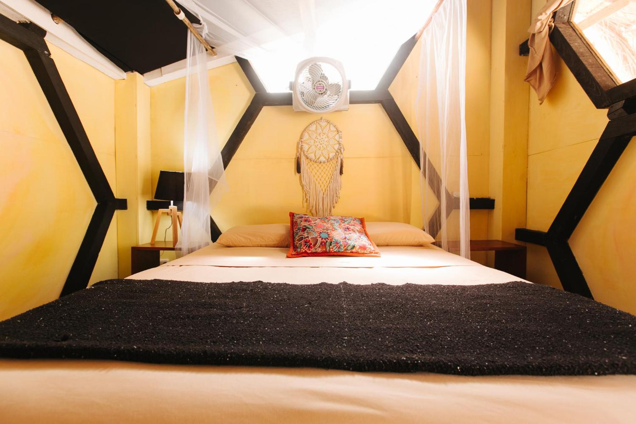 Deluxe Room (2 Adults + 1 Child) With Shared Bathroom