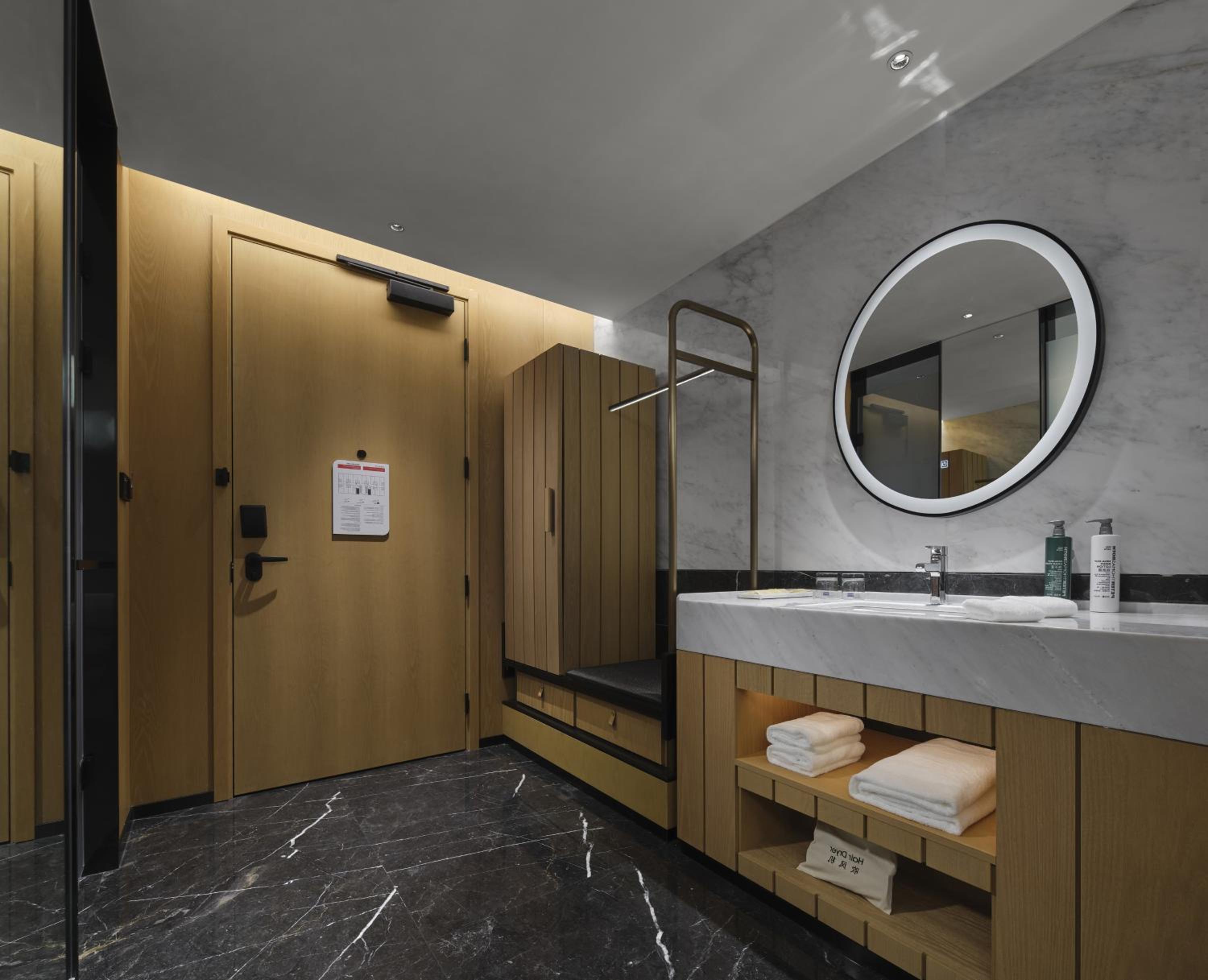 Twin Room - High Floor photo 3