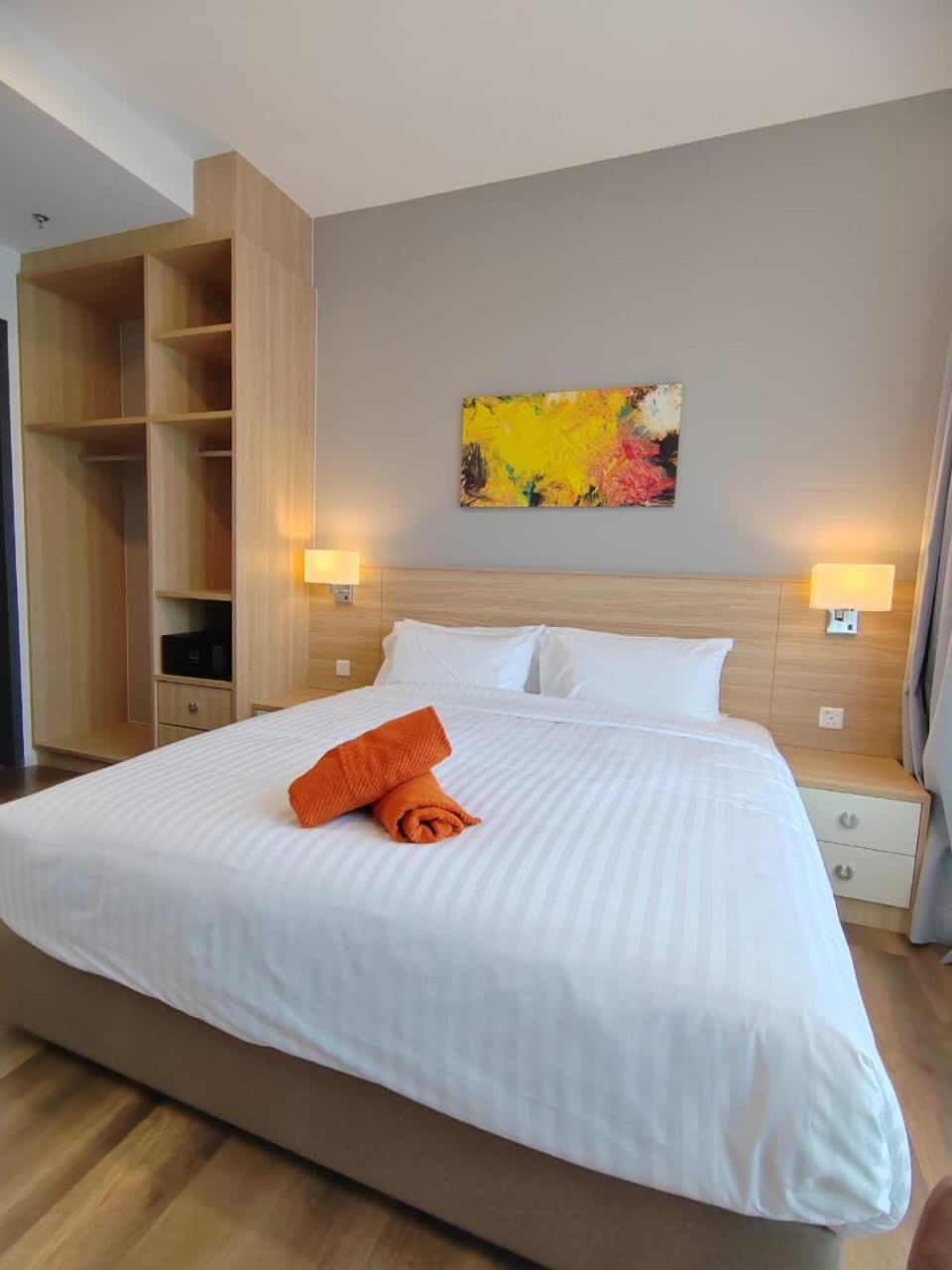Apartment with Mountain View - Photo 1