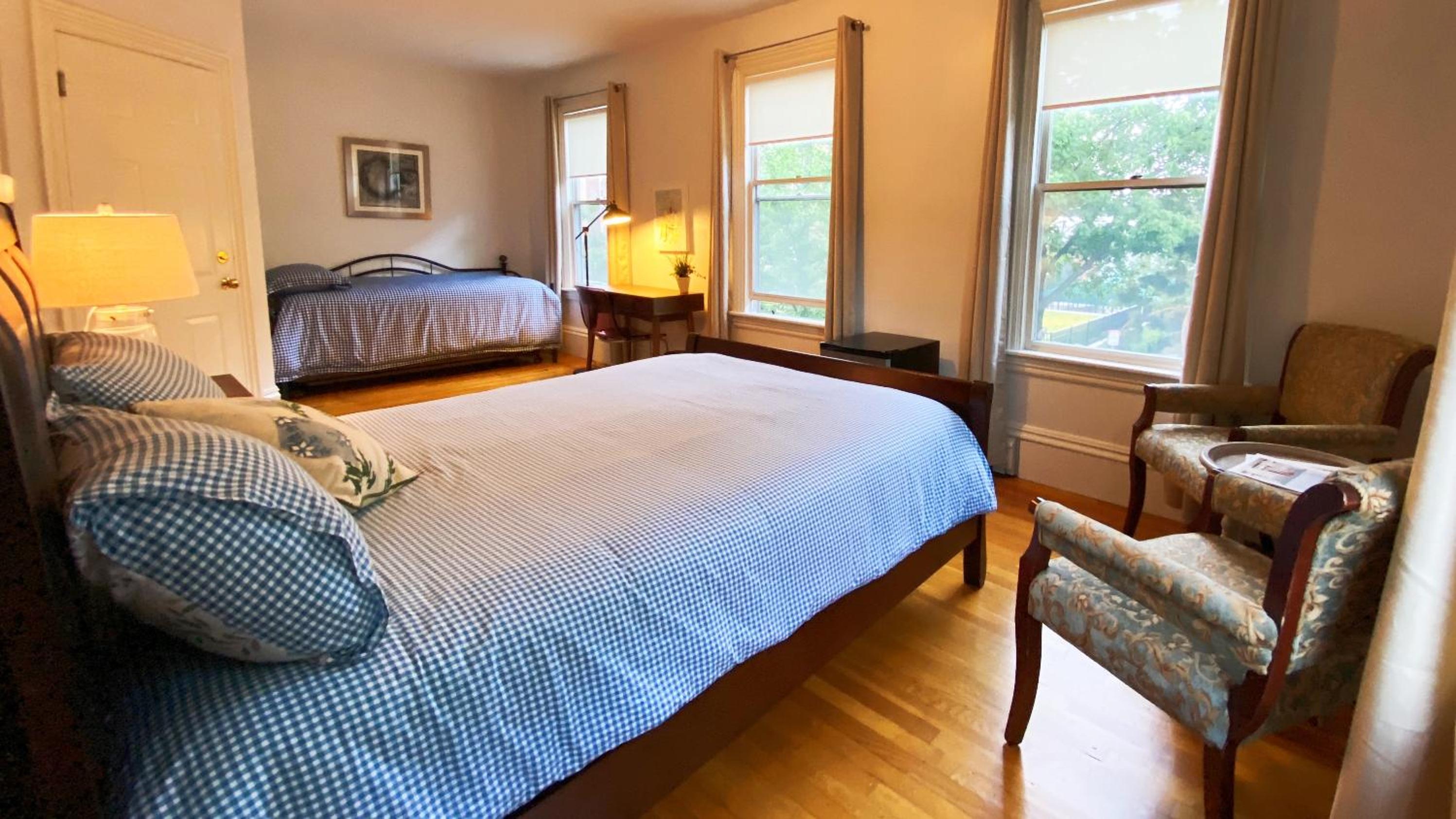 Deluxe Queen Room - Photo 1