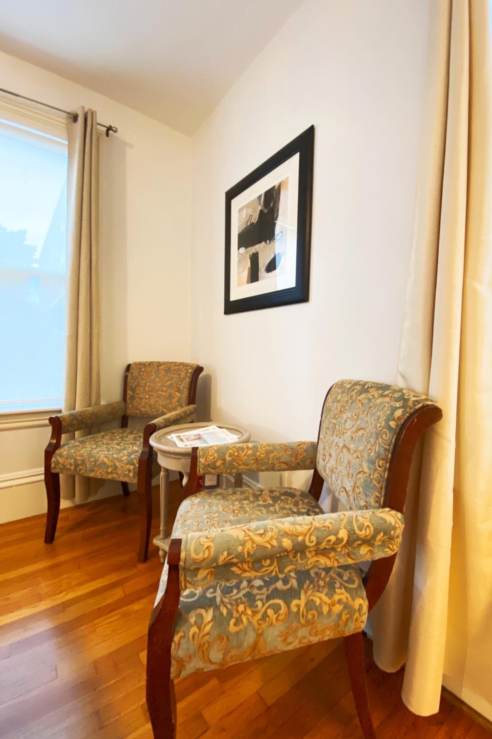 Deluxe Queen Room - Photo 4