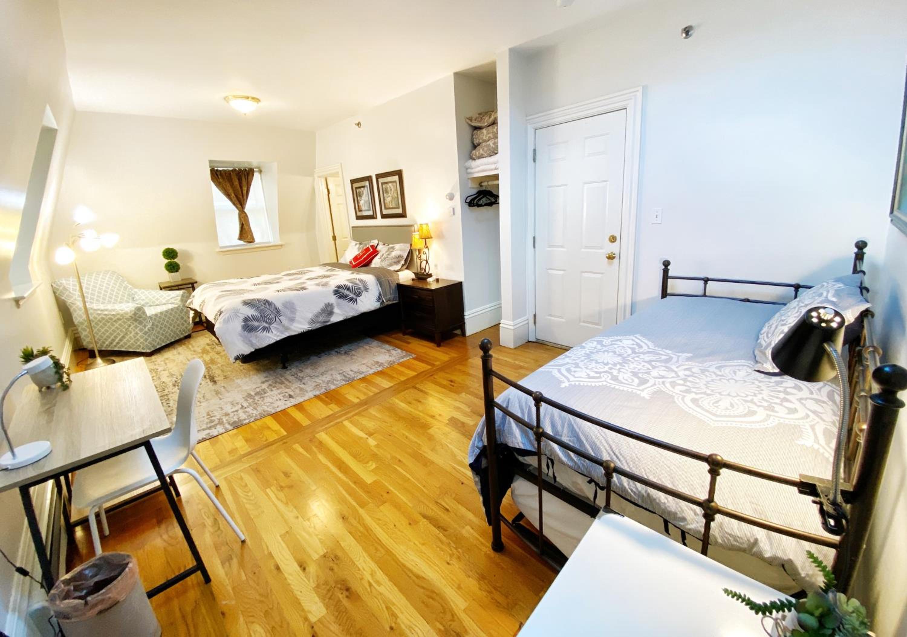 Family Room - Photo 6